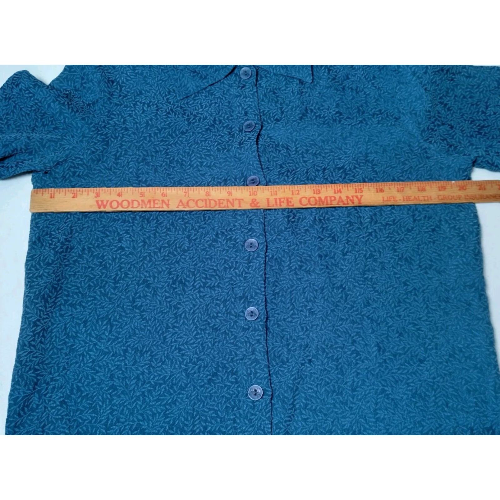 Vintage VINTAGE TravelSmith Blouse Petite Small SP Blue Long Sleeve Textured Leaf Collar Button Size S / US 4 / IT 40 - 3 Thumbnail