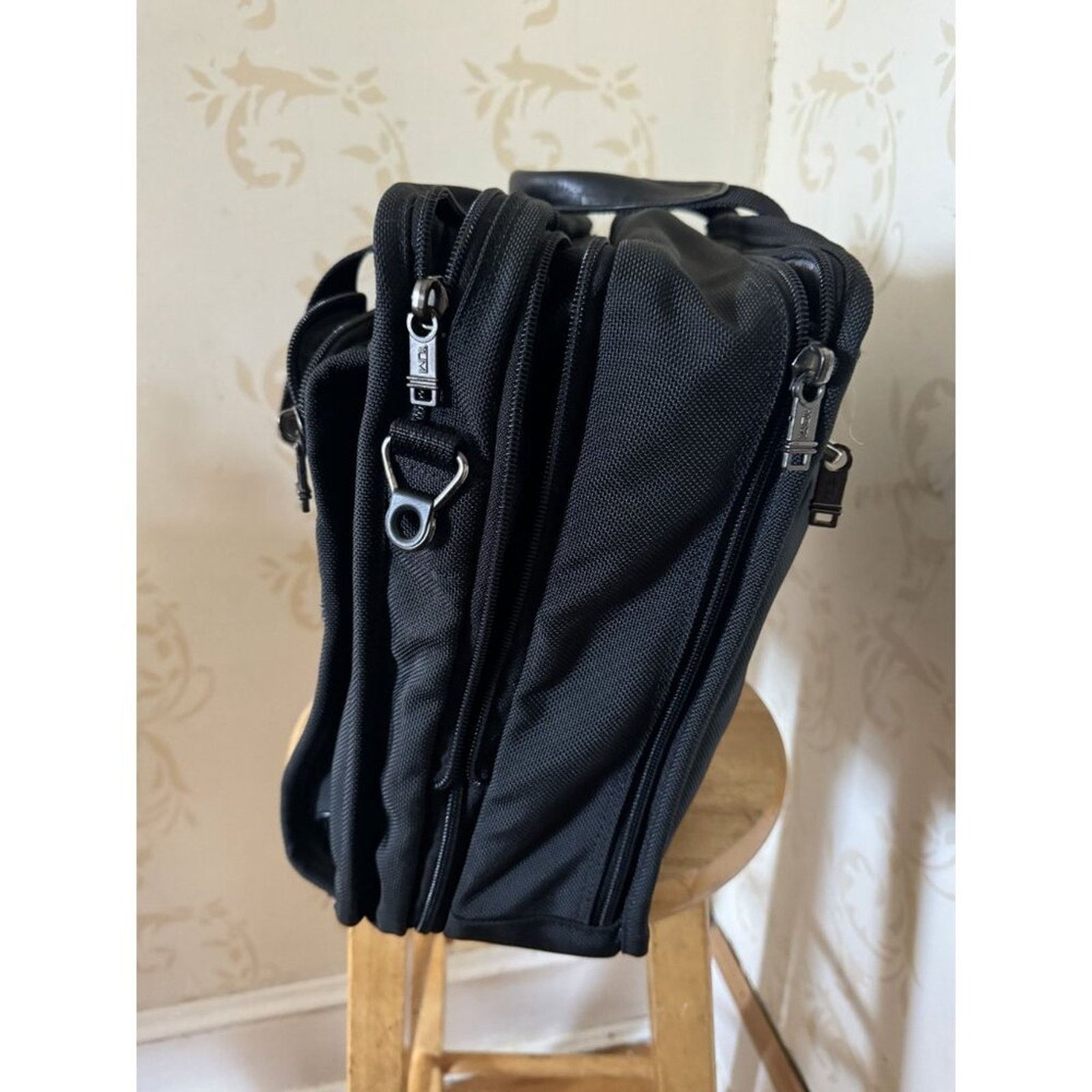 Tumi Tumi 3 Expandable Organizer Laptop Briefcase LN - Used Twice Size ONE SIZE - 3 Thumbnail