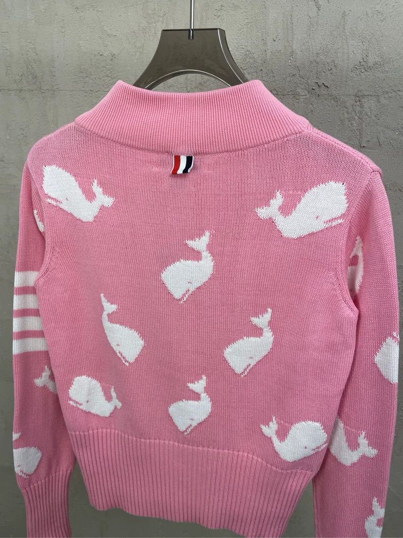Thom Browne Thom browne Rose pink full-print whale V-neck knitted sweat Size XS / US 0-2 / IT 36-38 - 4 Thumbnail