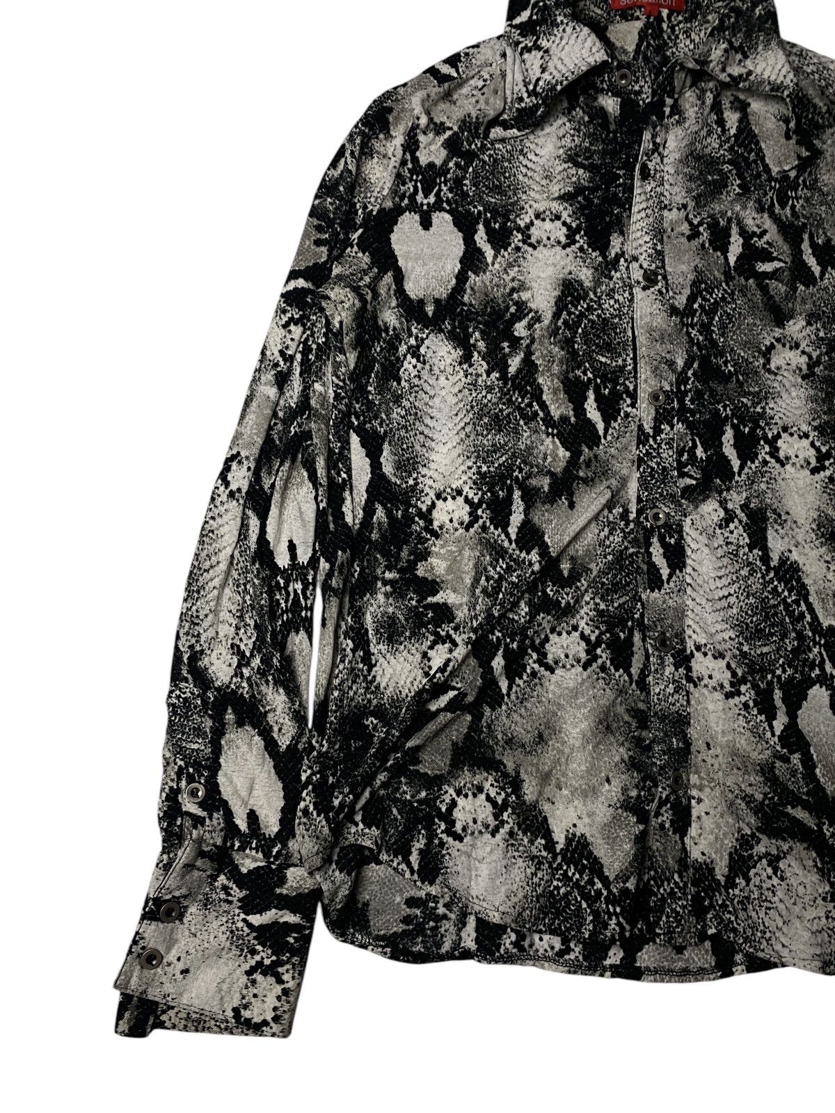 Japanese Brand 2000's Semantic Design Pyhton Pattern Shirts Size US M / EU 48-50 / 2 - 4 Thumbnail