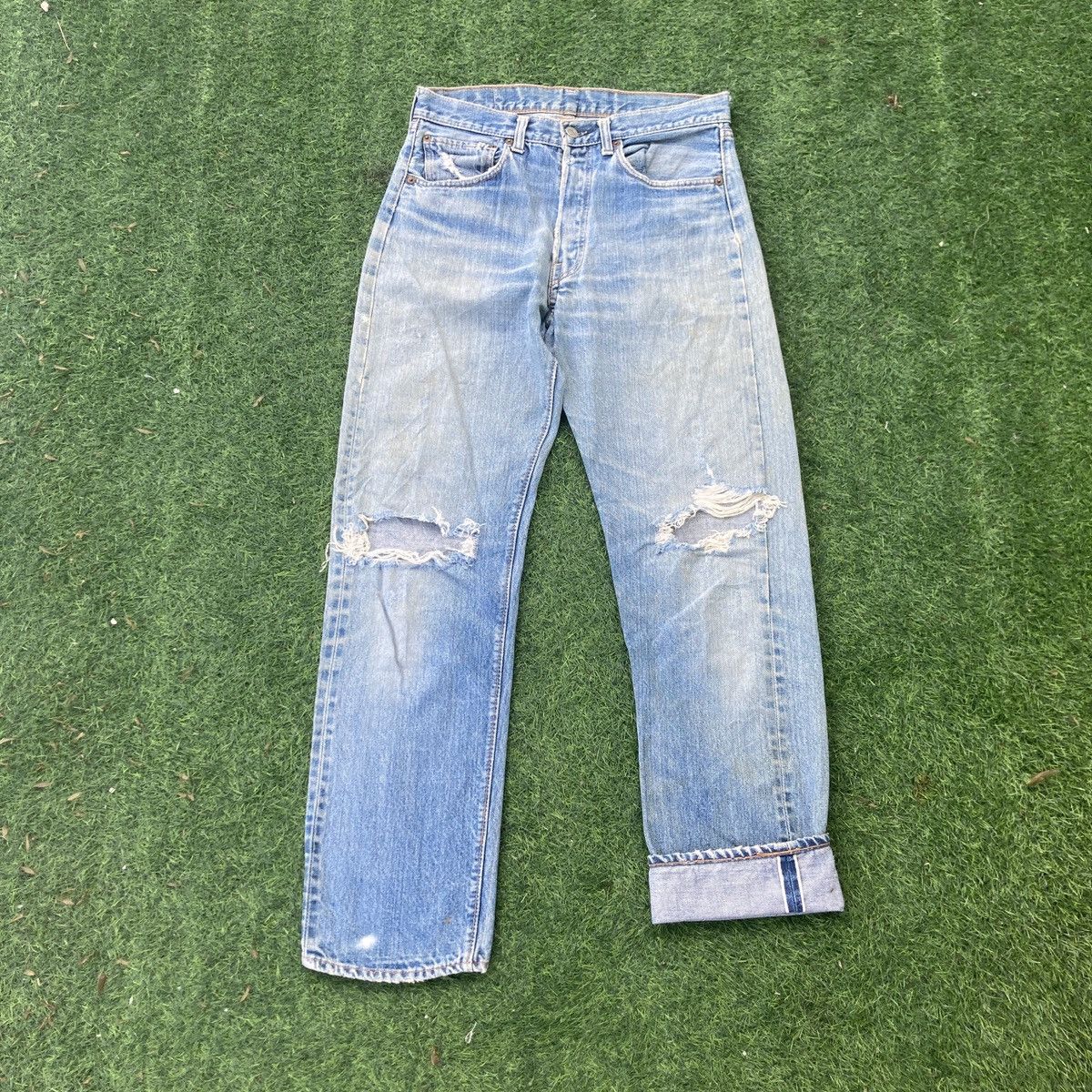 Levi's VINTAGE 60s LEVI’S 501 SELVEDGE BUTTON 6 DISTRESSED JEANS Size US 30 / EU 46 - 3 Thumbnail