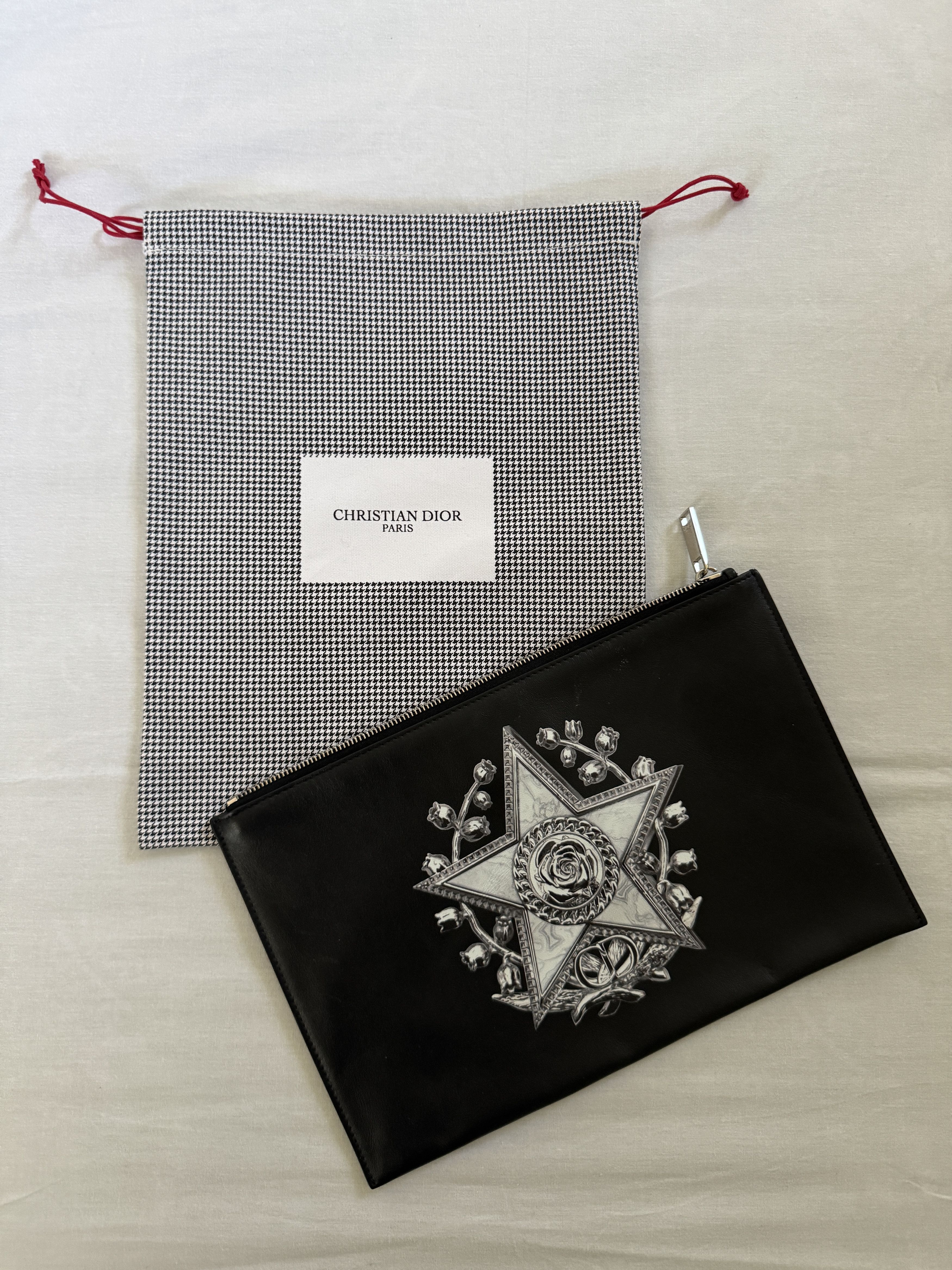 Dior HOMME BEEチェーン iPodケース2004SS エディ Dior Dior Homme Leather iPod case with chain and bee | Grailed