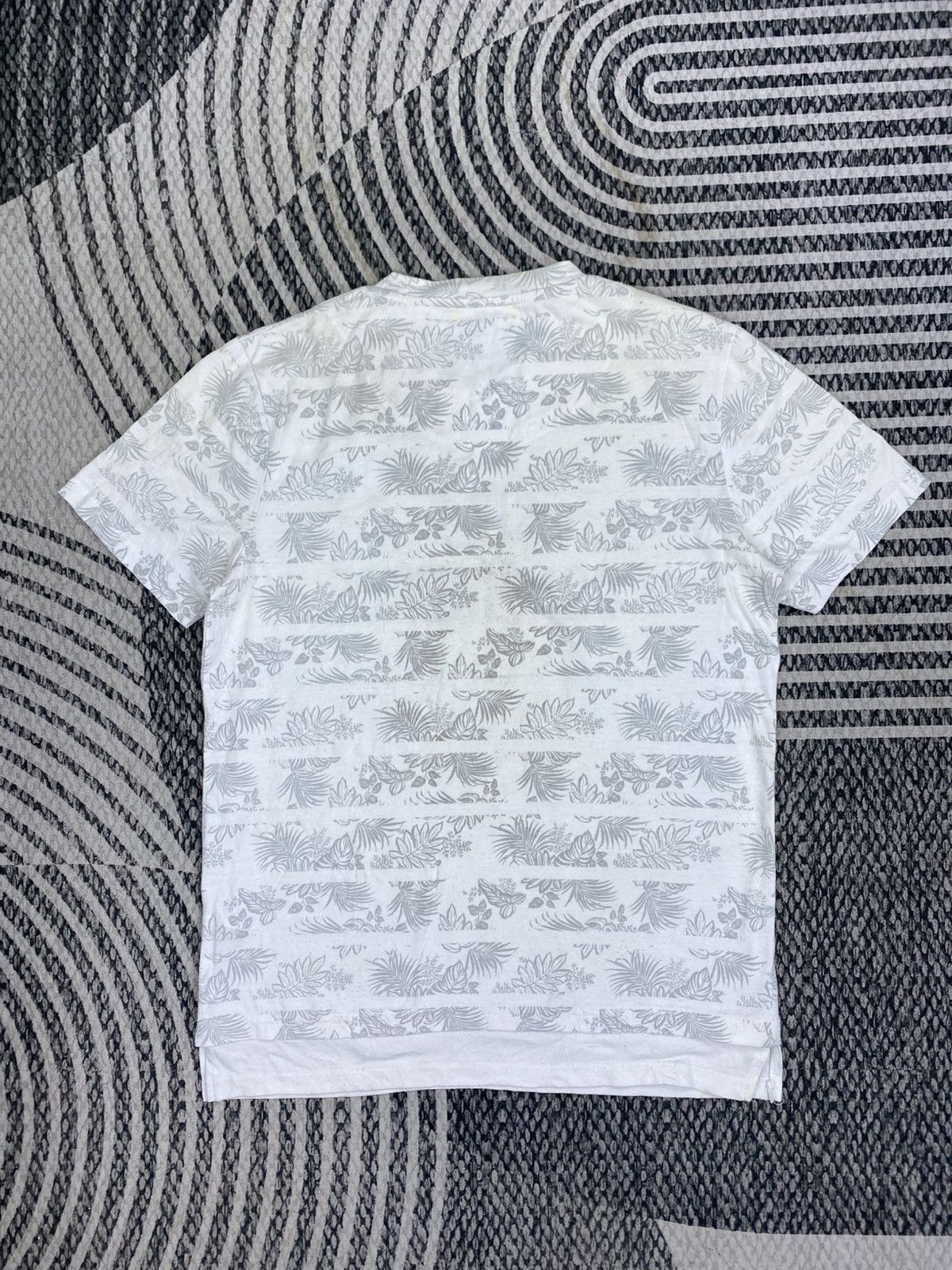 Restoration Vtg Restoration Leaf Pattern Crewneck Shortsleeve T-Shirt Size US L / EU 52-54 / 3 - 2 Thumbnail