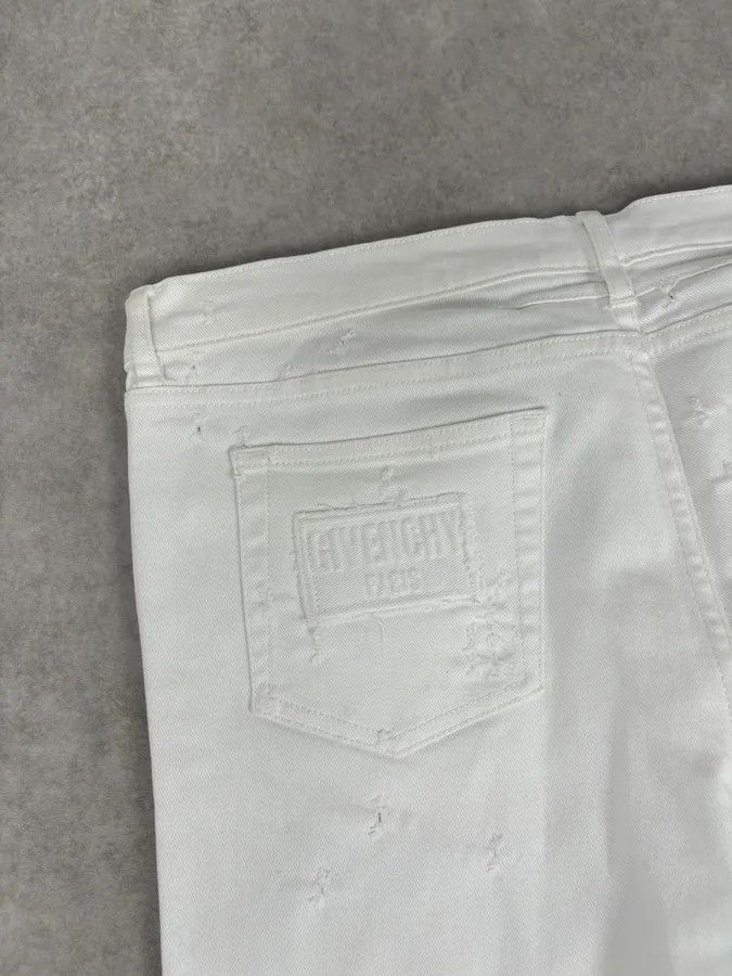 Givenchy 2010s Givenchy White Distressed Denim Jeans Size 28" / US 6 / IT 42 - 9 Thumbnail