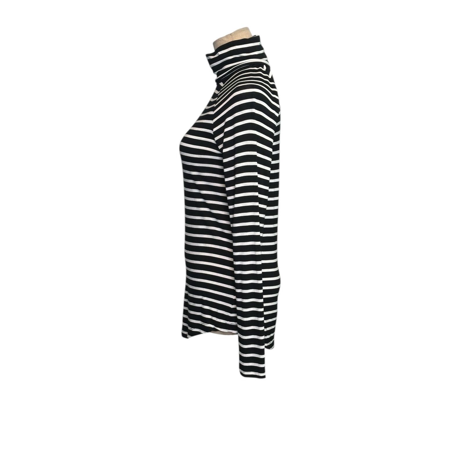 Old Navy Old Navy stripe long sleeves turtle neck T-shirt size XS Size XS / US 0-2 / IT 36-38 - 10 Thumbnail