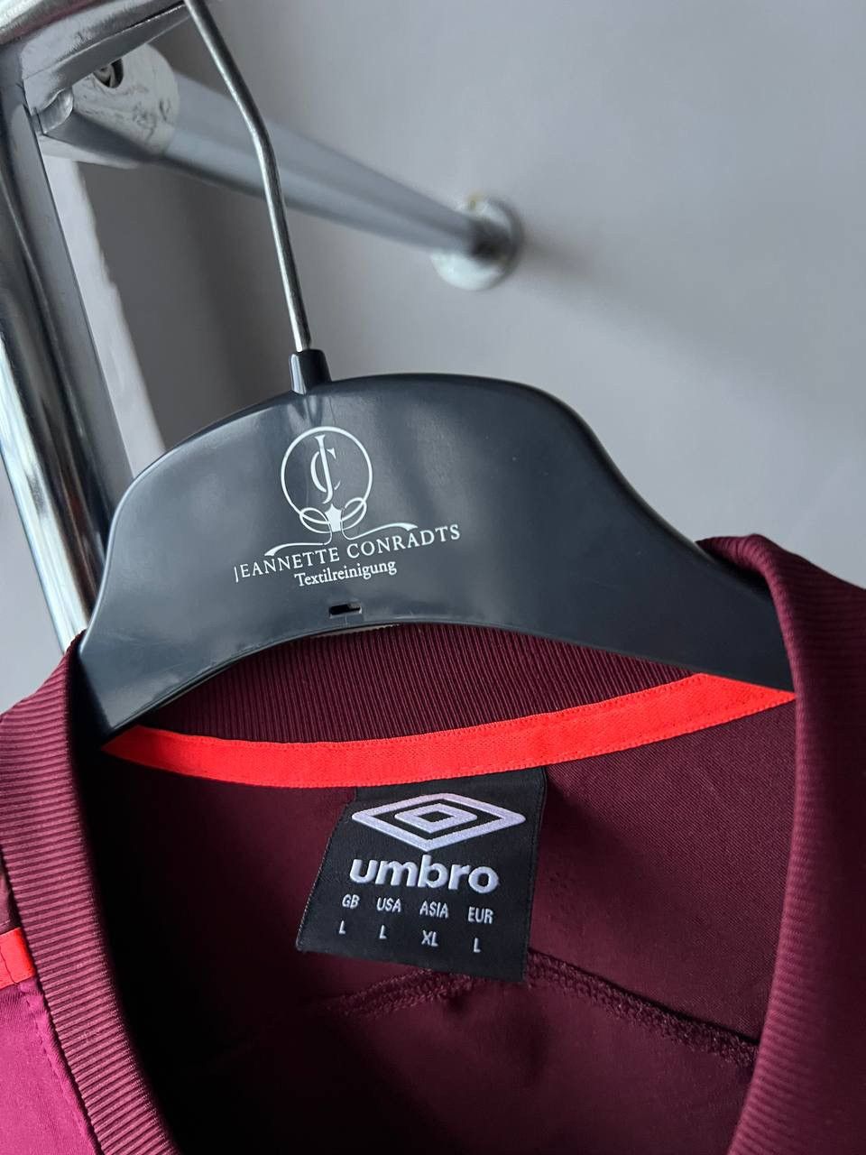 Umbro 2020/21 WEST HAM UNITED TRAINING SOCCER FOOTBALL JACKET SZ L Size US L / EU 52-54 / 3 - 7 Thumbnail