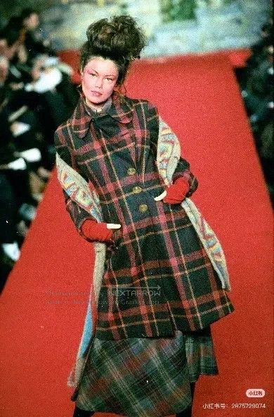 Vivienne Westwood Vivienne Westwood Wool Plaid Asymmetric Tweed Coat Size XS / US 0-2 / IT 36-38 - 2 Thumbnail