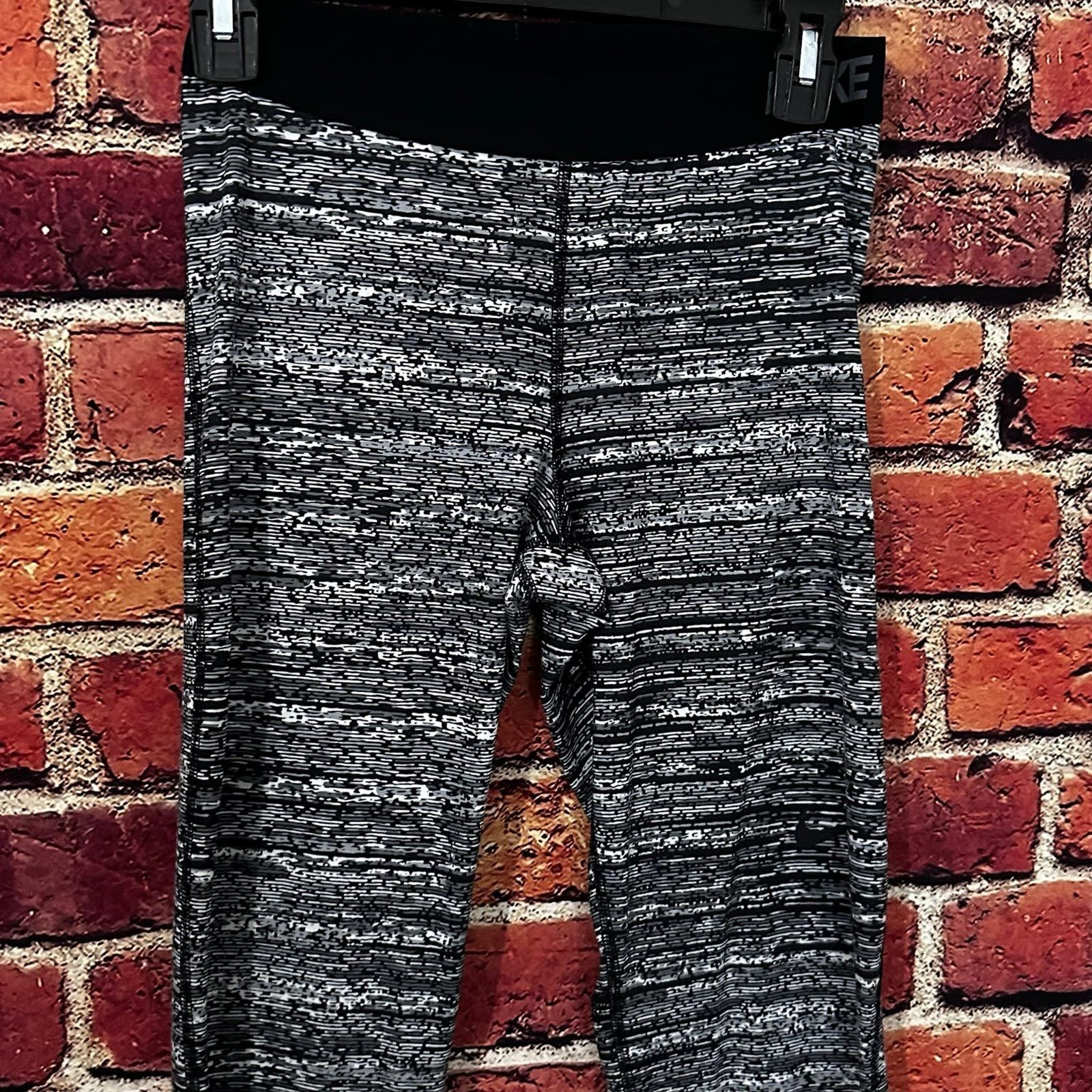 Nike Nike pro leggings Size 30" / US 8 / IT 44 - 2 Thumbnail