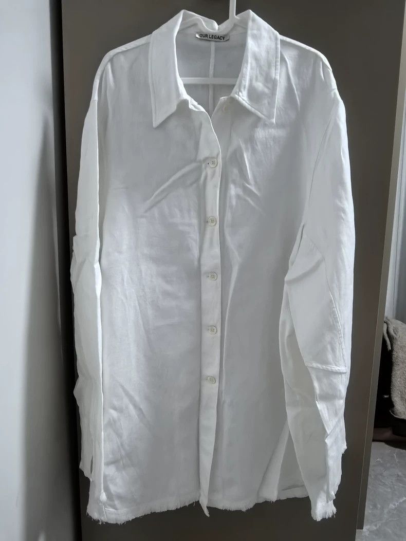 our legacy White fur-brimmed shirt