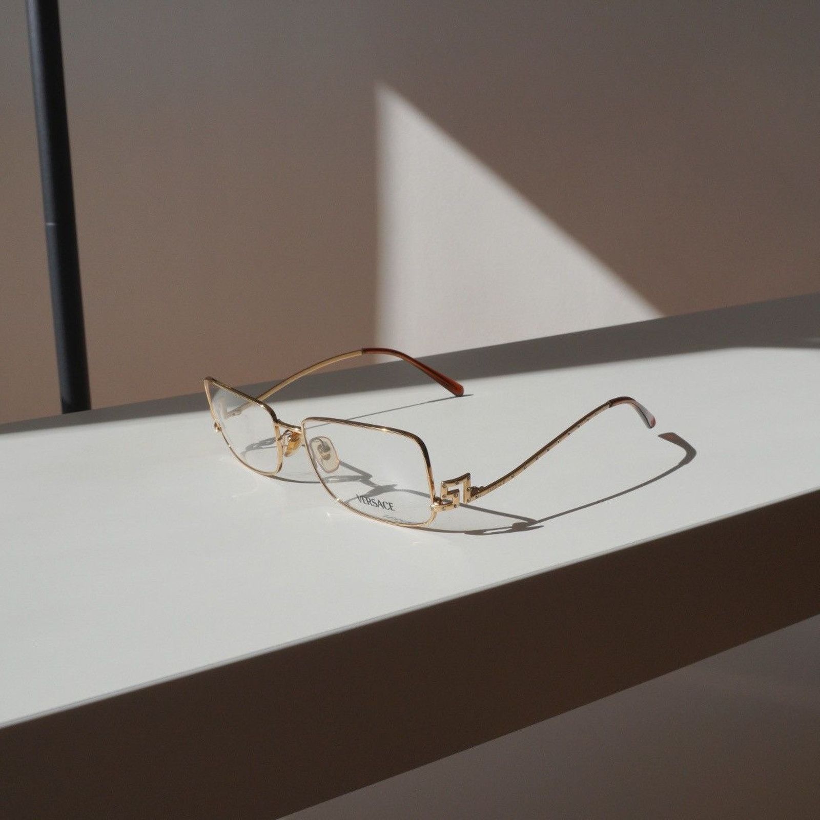 Versace Vintage versace gold crystal logo eyewear glasses Size ONE SIZE - 1 Thumbnail