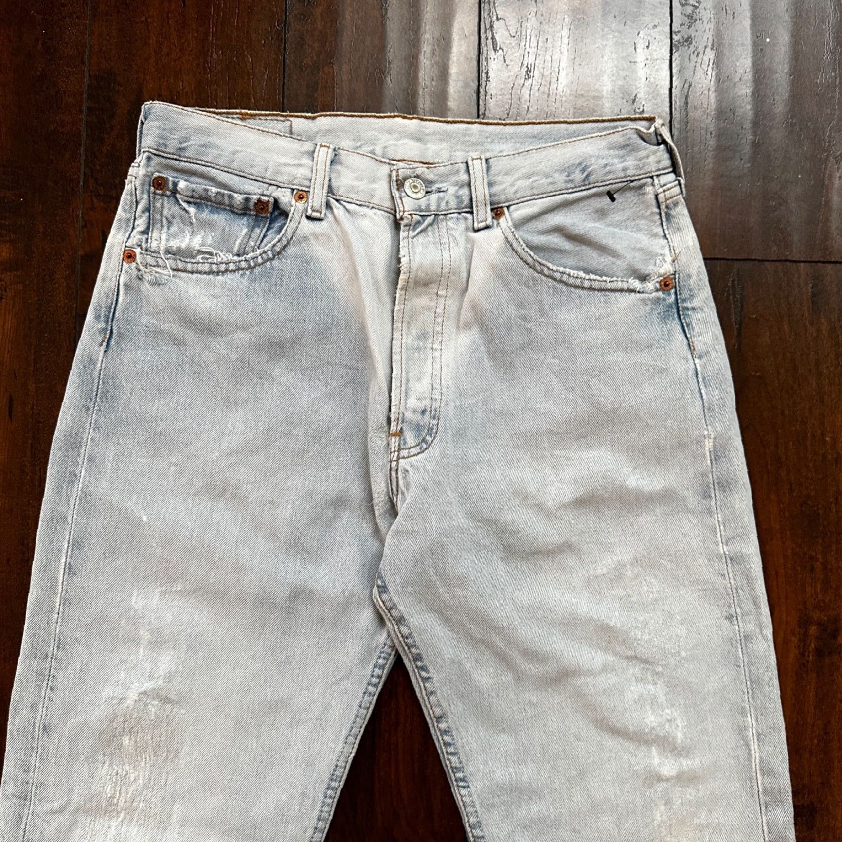 Levi's VTG Levi's 501 Jeans Button Fly 31x32 Light Wash 90s Blue Denim Men Jeans Mens yaş? Cannot include. Size US 31 - 2 Thumbnail
