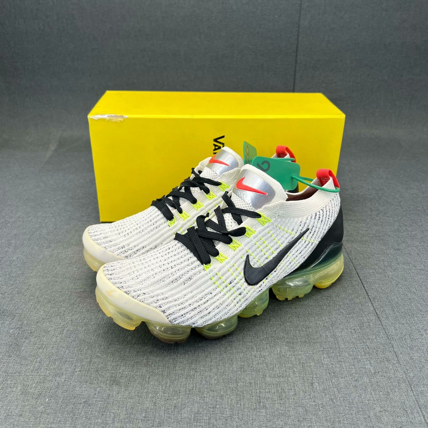 Nike Nike Yellow Lowtop Sneakers 42 Men Size US 9 / EU 42 - 1 Thumbnail