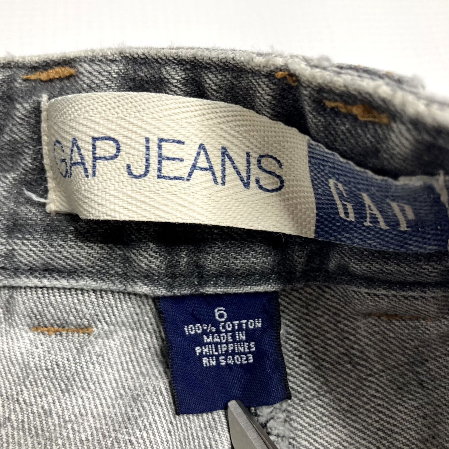 Gap VINTAGE Gap Jeans 2 Button Waist Distressed Destroyed Size 6 Gray 5-Pocket Denim Menus Womens Giov Size 28" / US 6 / IT 42 - 4 Thumbnail