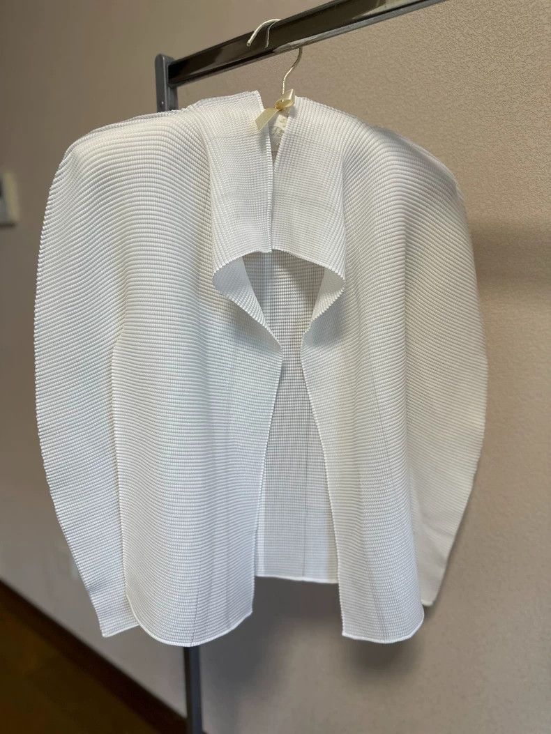 Issey Miyake Issey Miyake size:one size A white long-sleeved coat Size XS / US 0-2 / IT 36-38 - 1 Thumbnail