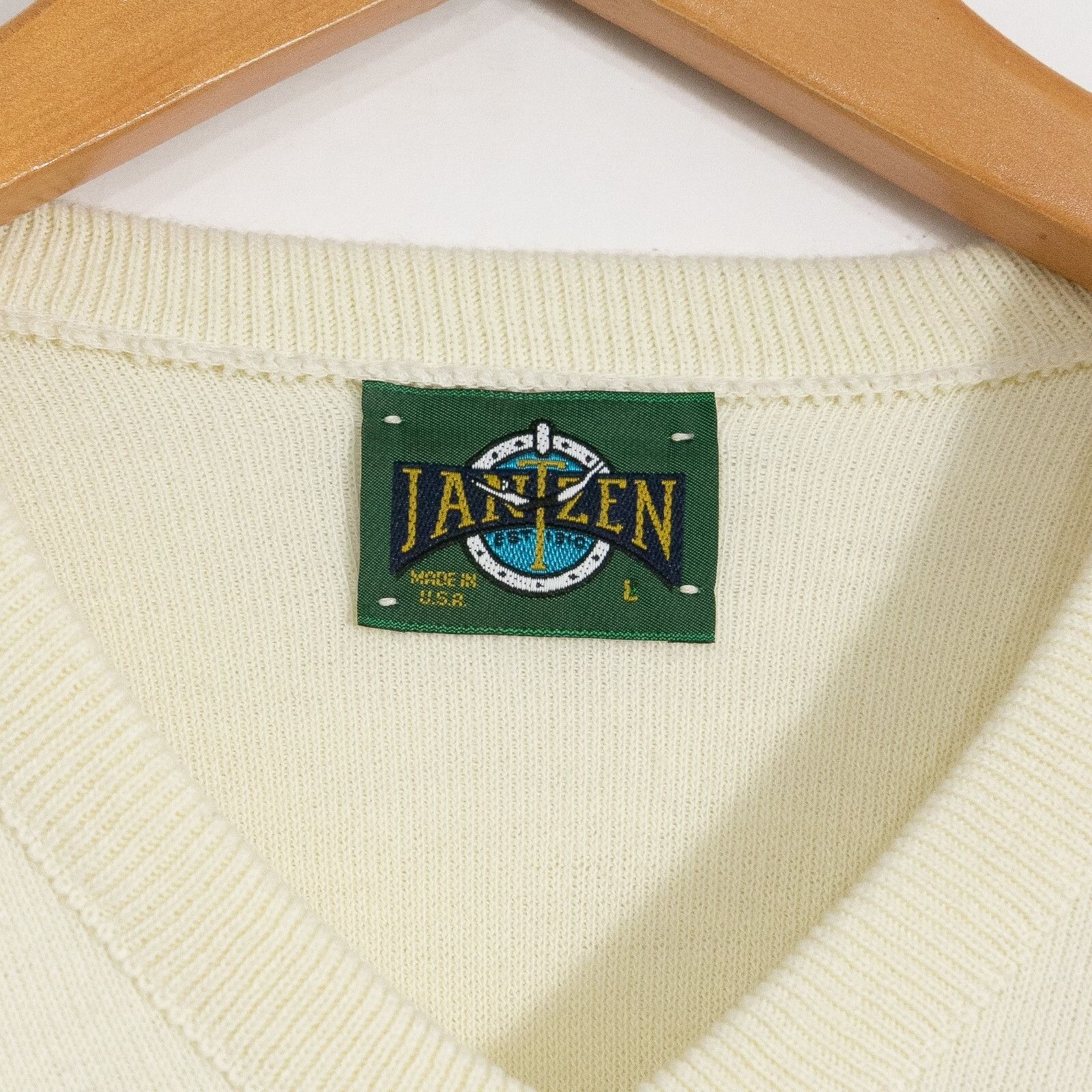 Jantzen × Vintage Vintage Jantzen Acrylic VNeck Sweater Mens Large Lightweight Size US L / EU 52-54 / 3 - 3 Thumbnail