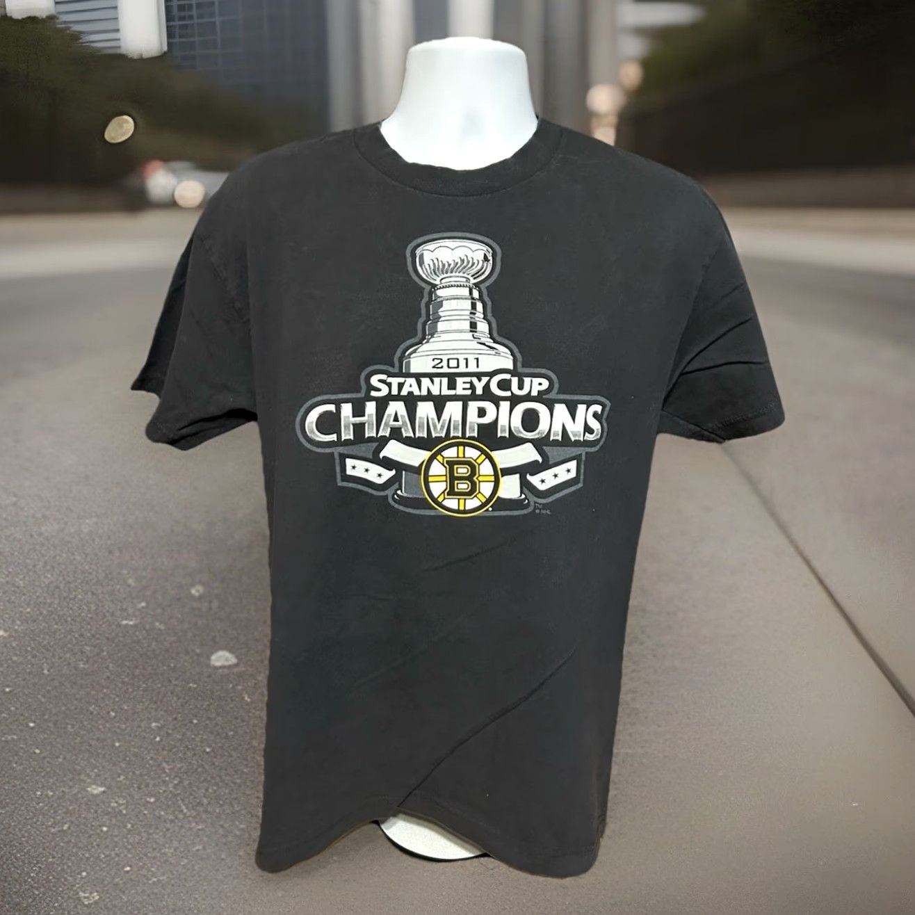 Reebok Reebok Boston Bruins T-Shirt Men Large Crew Neck Double-Sided Graphic Print Stanley Cup 2011 Champs Rebook Sports NHL Black Size US L / EU 52-54 / 3 - 3 Thumbnail