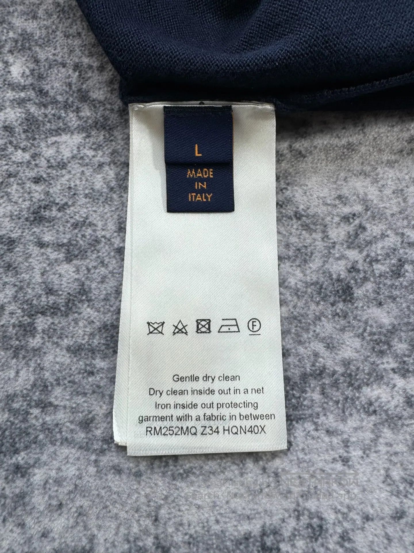 Louis Vuitton Louis Vuitton Navy Blue Arm All-Over Embossed Print Knit S Size US L / EU 52-54 / 3 - 7 Thumbnail