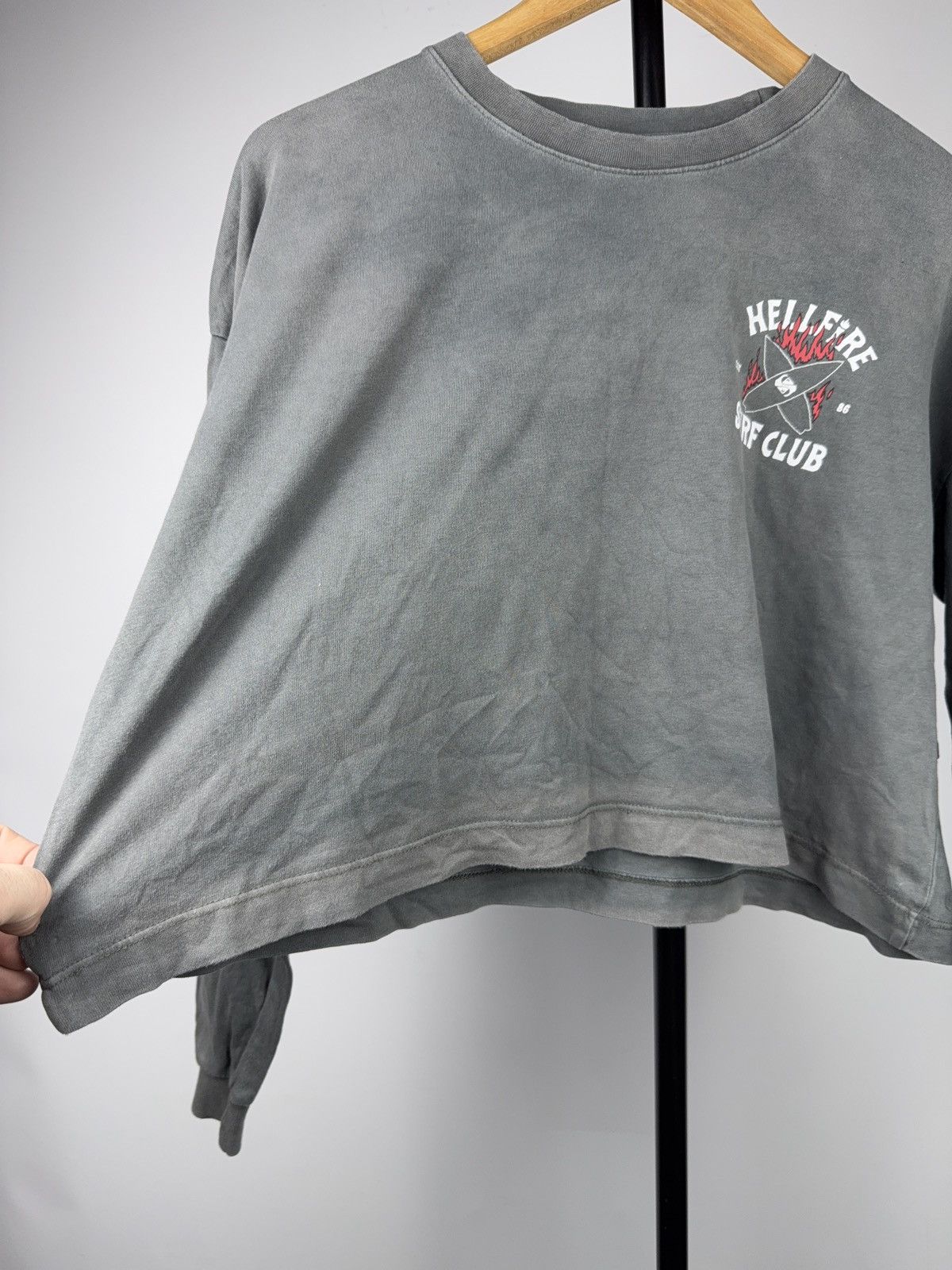 Quiksilver Quiksilver x Stranger Things Hellfire Surf Club Cropped long Size XS / US 0-2 / IT 36-38 - 11 Thumbnail