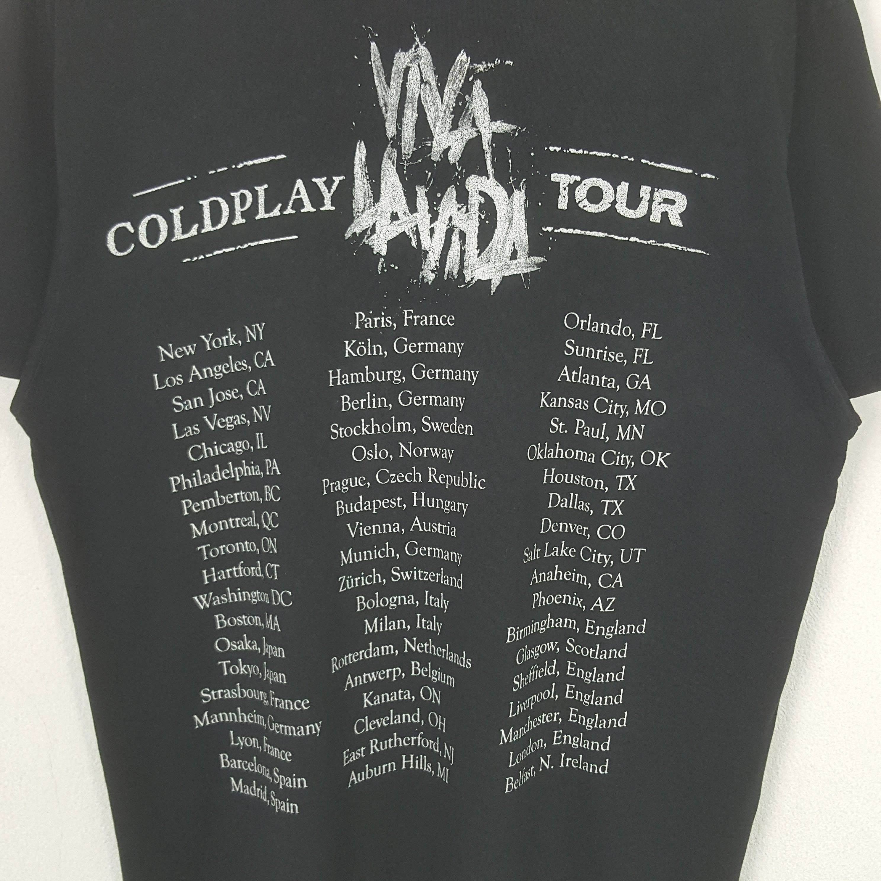 Band Tees Vintage Coldplay Viva la Vida Band Tour Tshirt RR27 Size US L / EU 52-54 / 3 - 4 Thumbnail