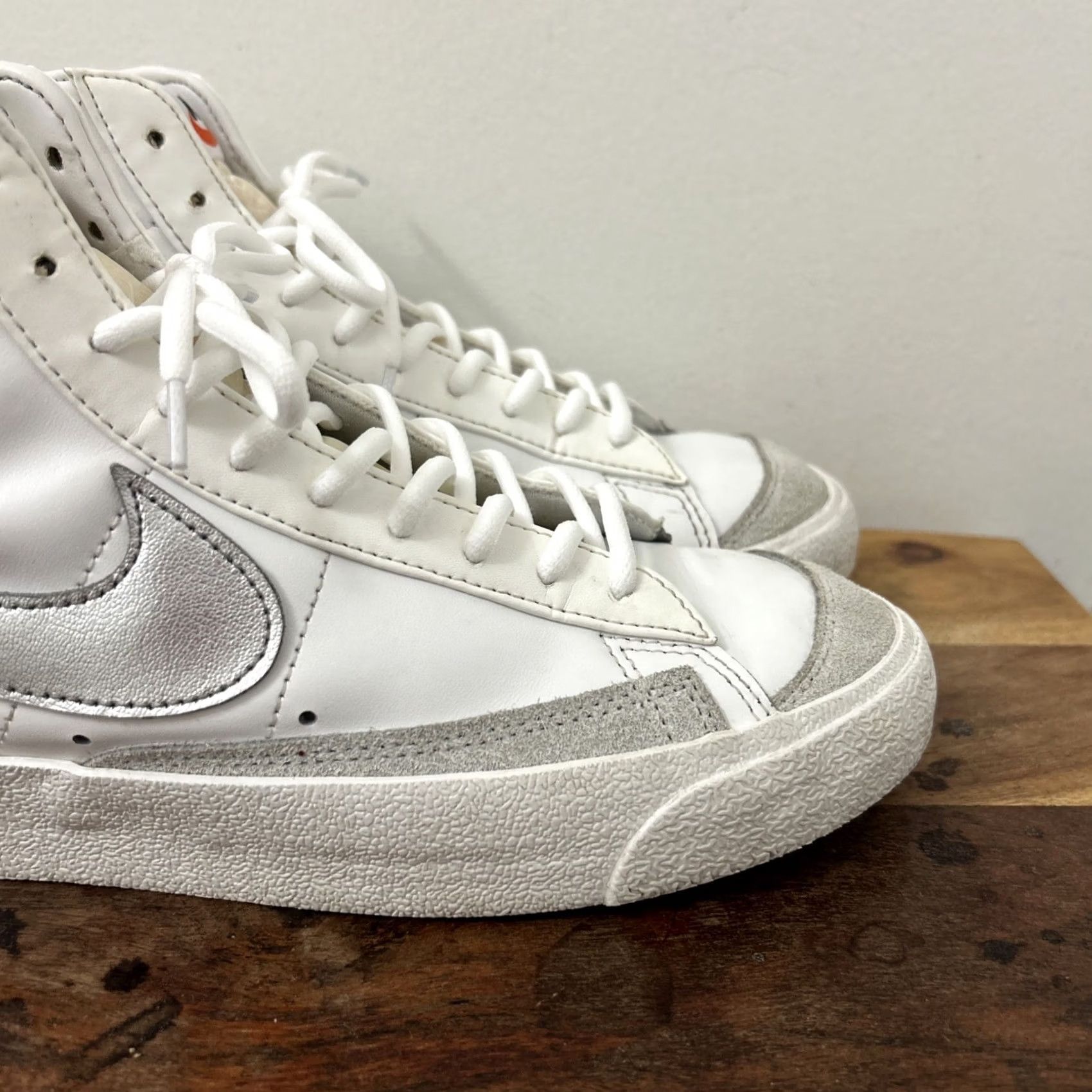 Nike Nike Blazer Mid ’77 Womens Sz 10 Summit White Silver Athletic Shoes CZ1055-112 Size M / US 6-8 / IT 42-44 - 3 Thumbnail