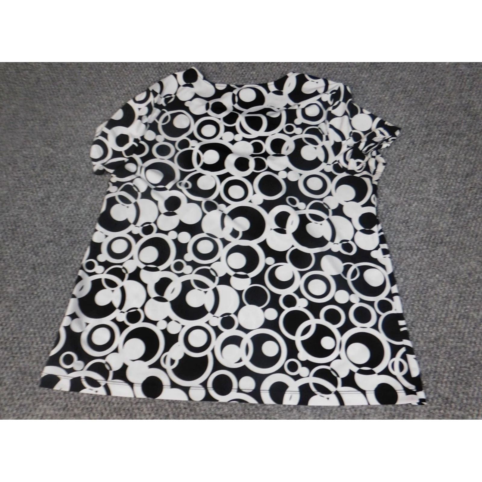 Vintage Rafaella Blouse Adult Women L White Crew Neck Short Sleeve Pullover Geometric Accent Button Stretch Regular Size L / US 10 / IT 46 - 7 Thumbnail