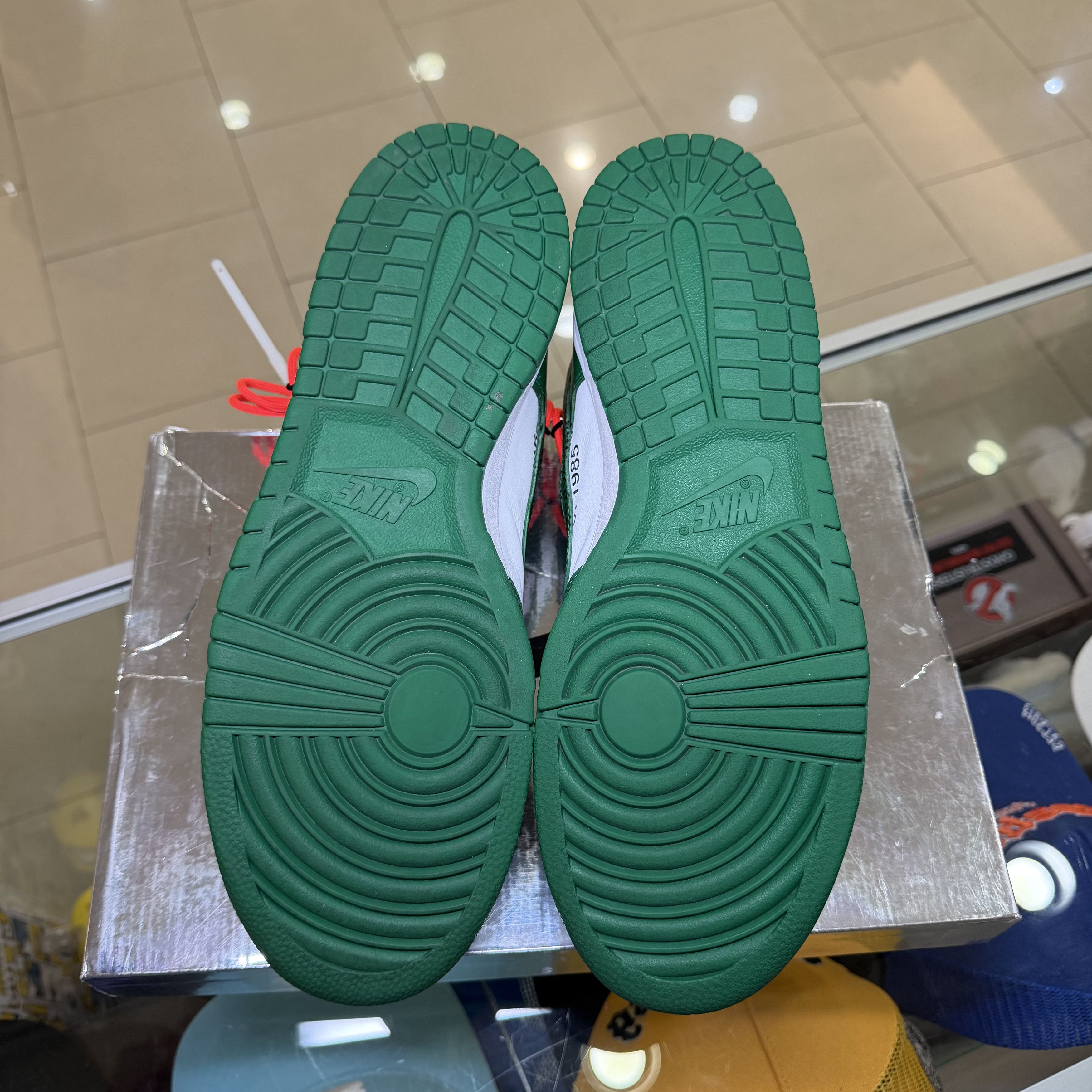 Nike × Off-White Nike Dunk Low Off-White Pine Green Size 11 Size US 11 / EU 44 - 6 Thumbnail