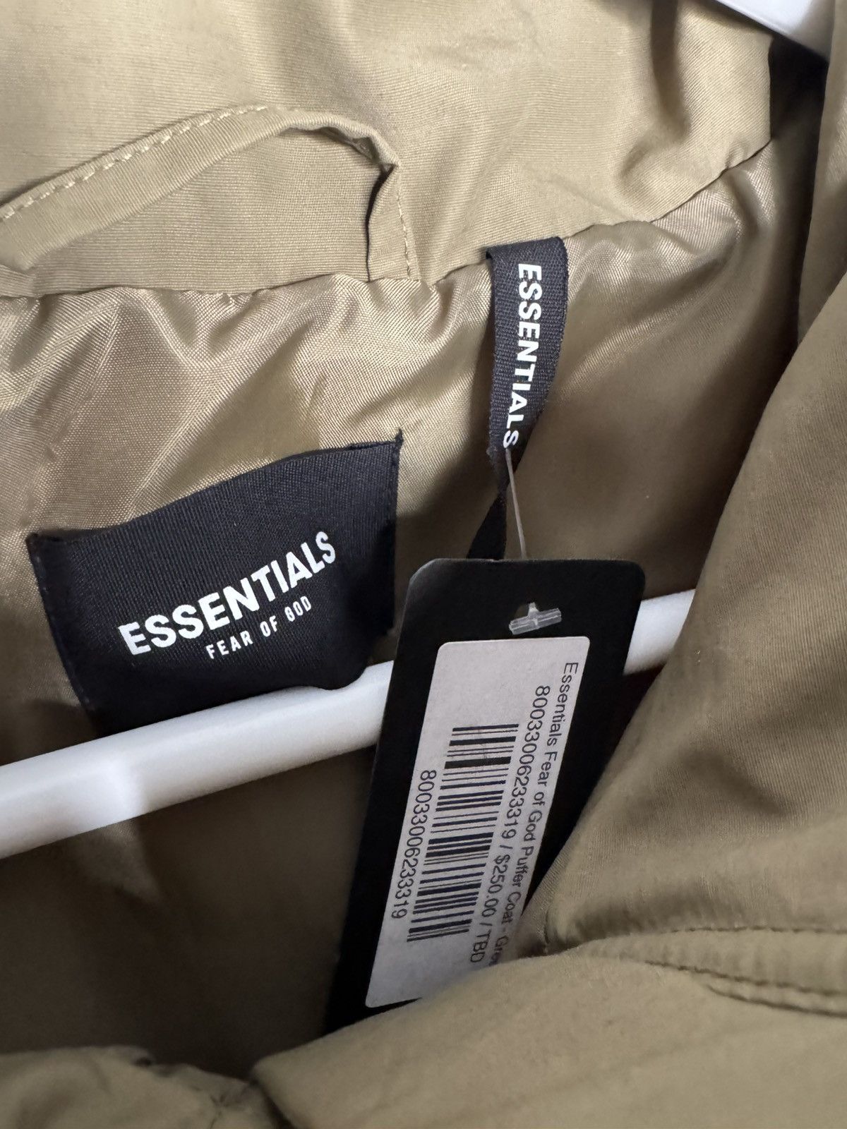 Fear of God Fear of God ESSENTIALS Puffer Army Green Size US L / EU 52-54 / 3 - 8 Thumbnail