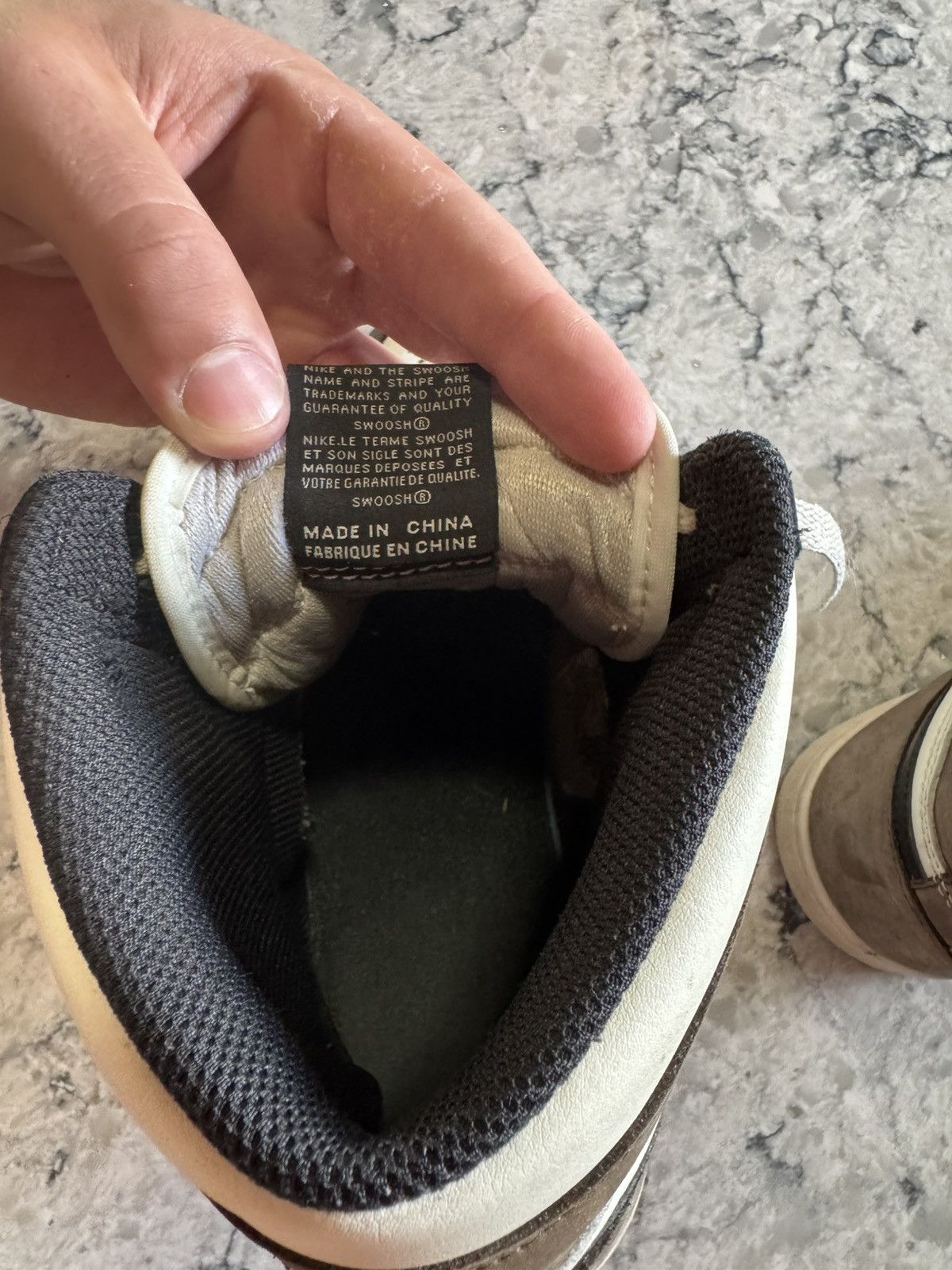 Jordan Brand Jordan 1 “MOCHA” Size US 11 / EU 44 - 9 Thumbnail