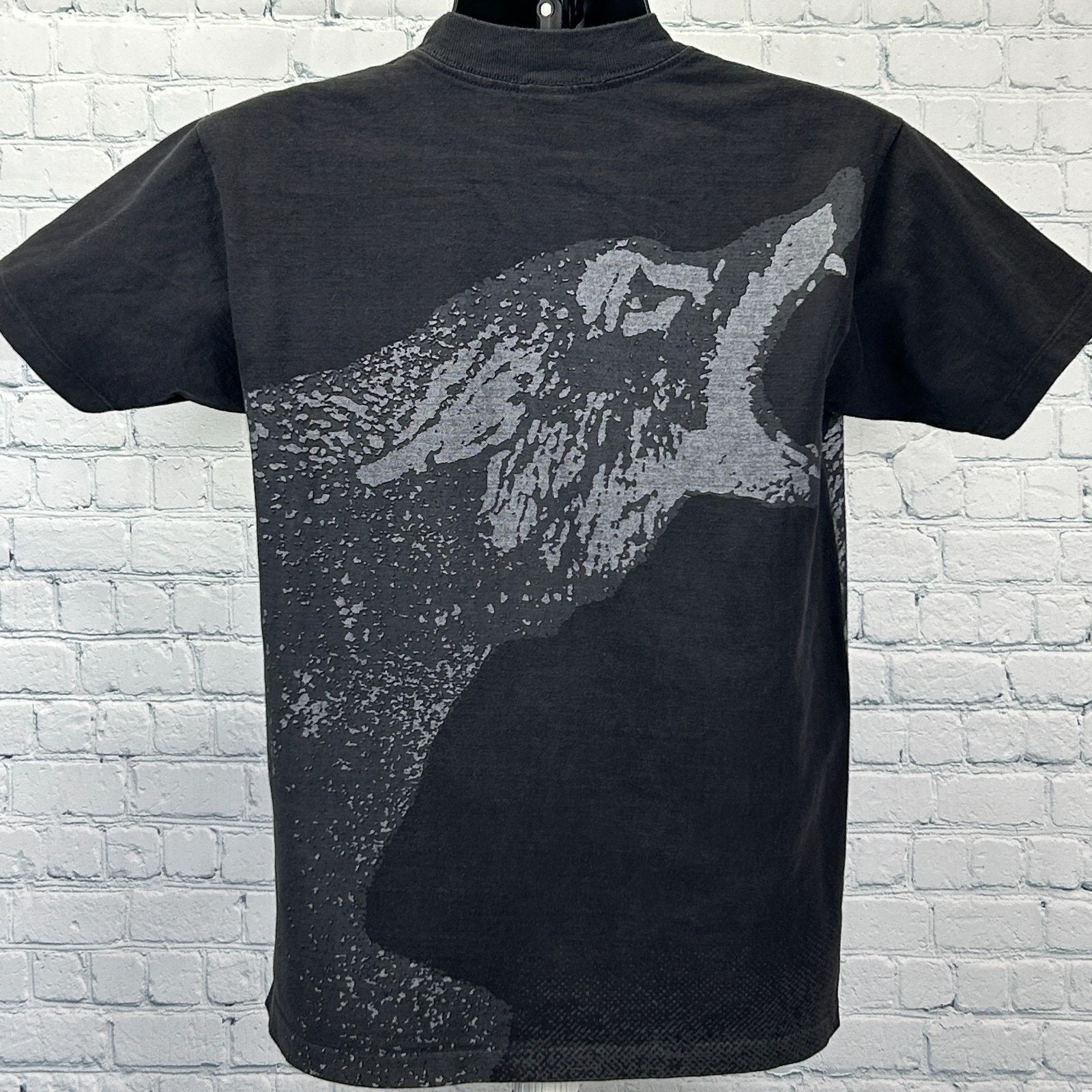 Vintage Vintage 90s American Brave T Shirt Native Indian Wolf Black Size US M / EU 48-50 / 2 - 2 Thumbnail