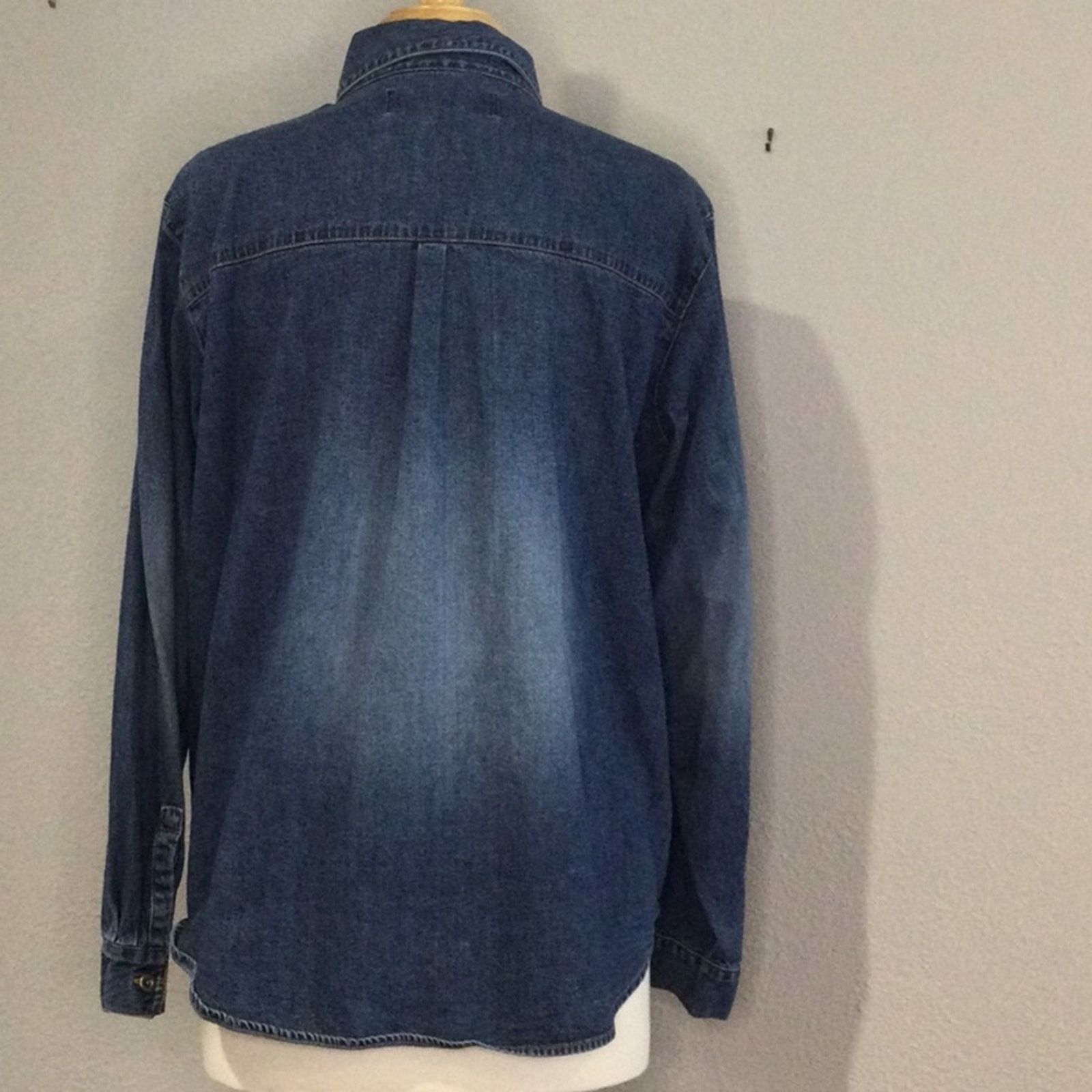 Chicos Chico’s Denim Pocket Full Button Front Shirt Size 2/L/12 Size L / US 10 / IT 46 - 7 Thumbnail
