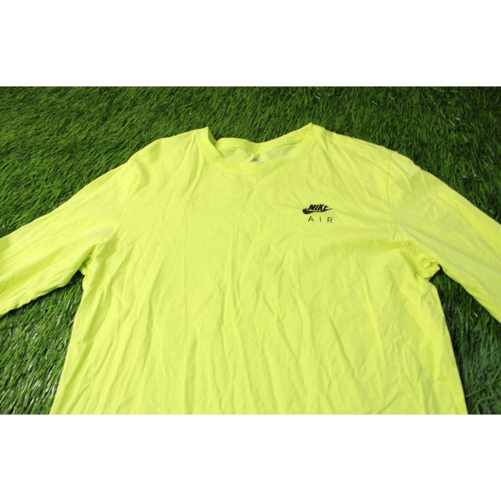 Nike Nike Air Max The Nike Tee Shirt Long Sleeve Neon Size M Men T-Shirt Jersey 100% Cotton Logo Graphic Print Summer Casual JSID DJ1379-736 Size US M / EU 48-50 / 2 - 3 Thumbnail
