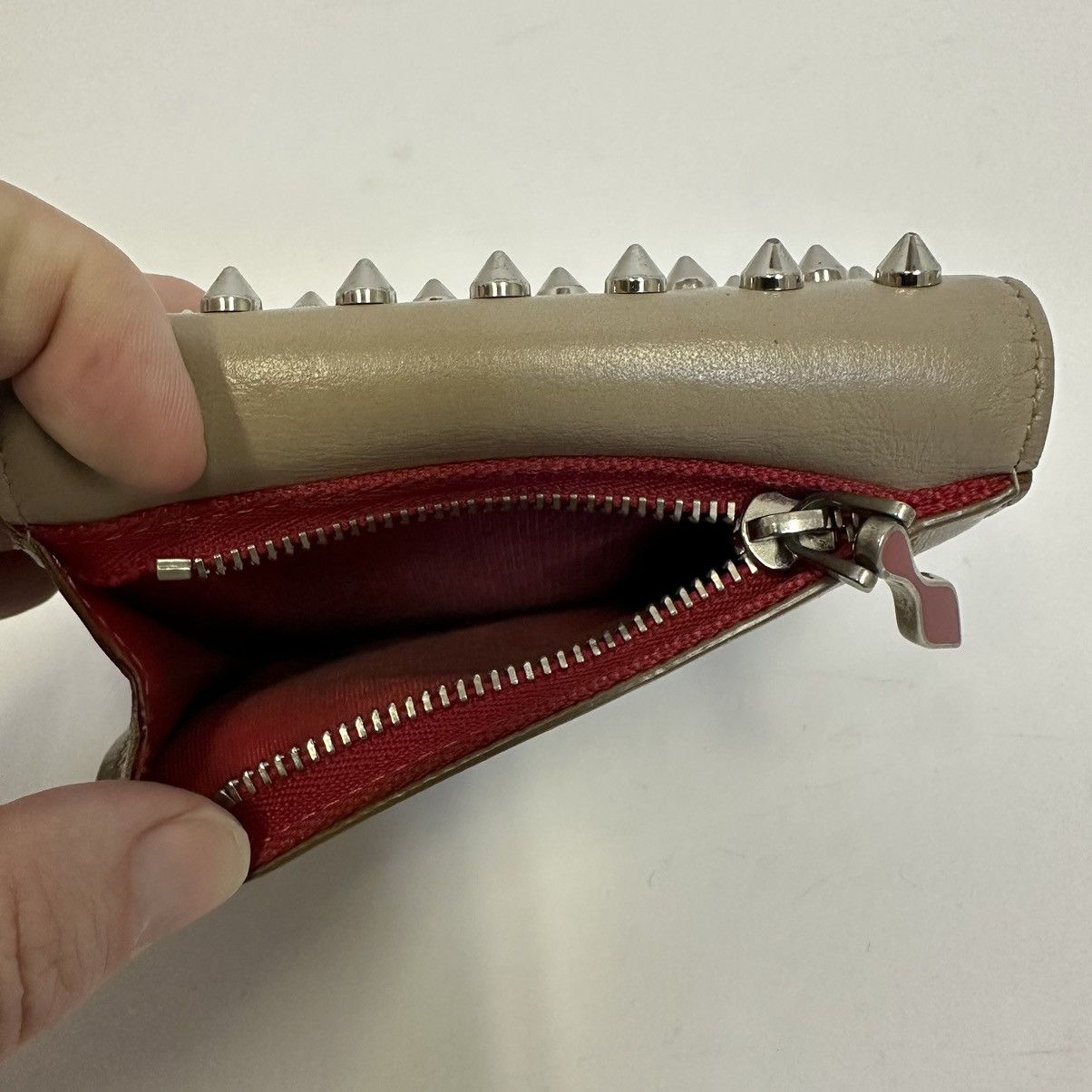 Christian Louboutin Christian Louboutin Spiked Leather Wallet Beige w Red Size ONE SIZE - 11 Thumbnail