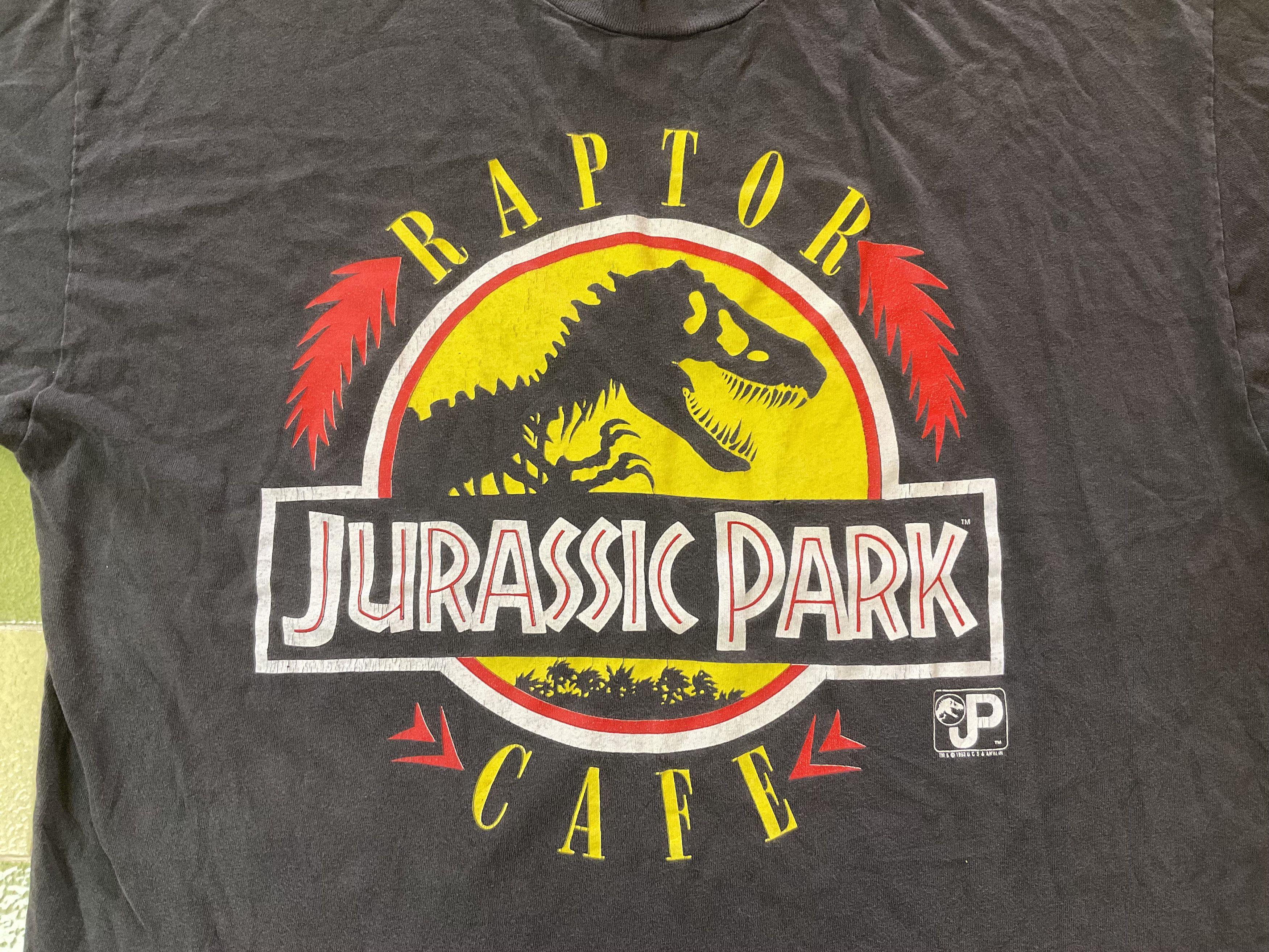 Vintage Vintage 1993 Jurassic Park Raptor Cafe Movie Promo T-Shirt Size US XL / EU 56 / 4 - 2 Thumbnail