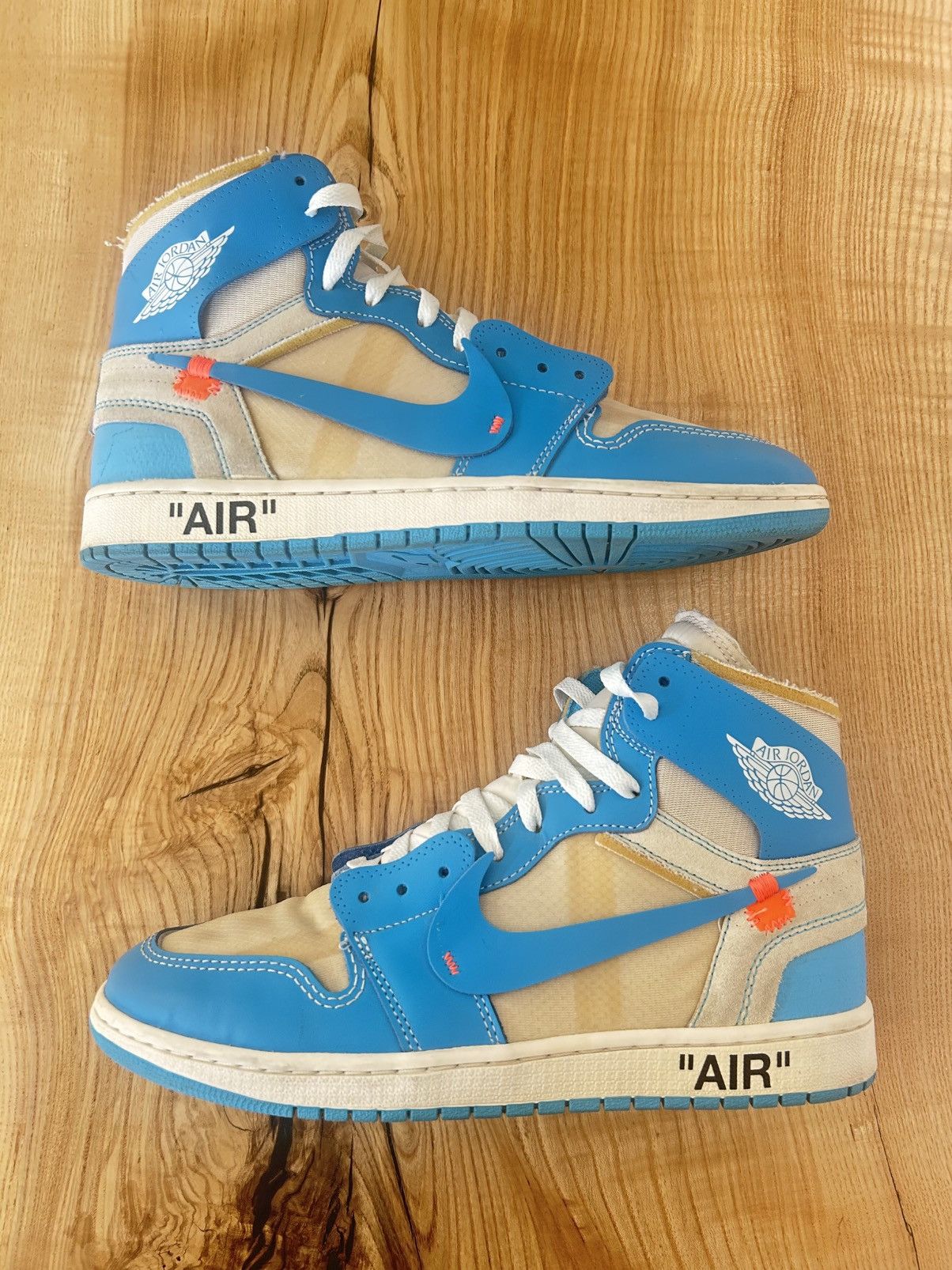 Jordan Brand Off-White x Air Jordan 1 Retro High OG ‘UNC’ Size US 10.5 / EU 43-44 - 1 Thumbnail