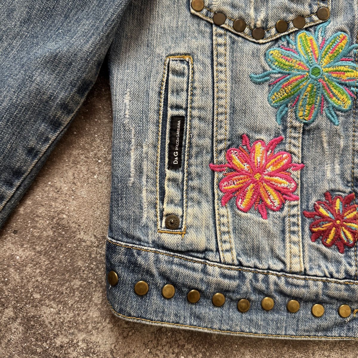 Dolce & Gabbana D&G Dolce & Gabbana Vintage Embroidered Floral Denim Jacket Size S / US 4 / IT 40 - 9 Thumbnail
