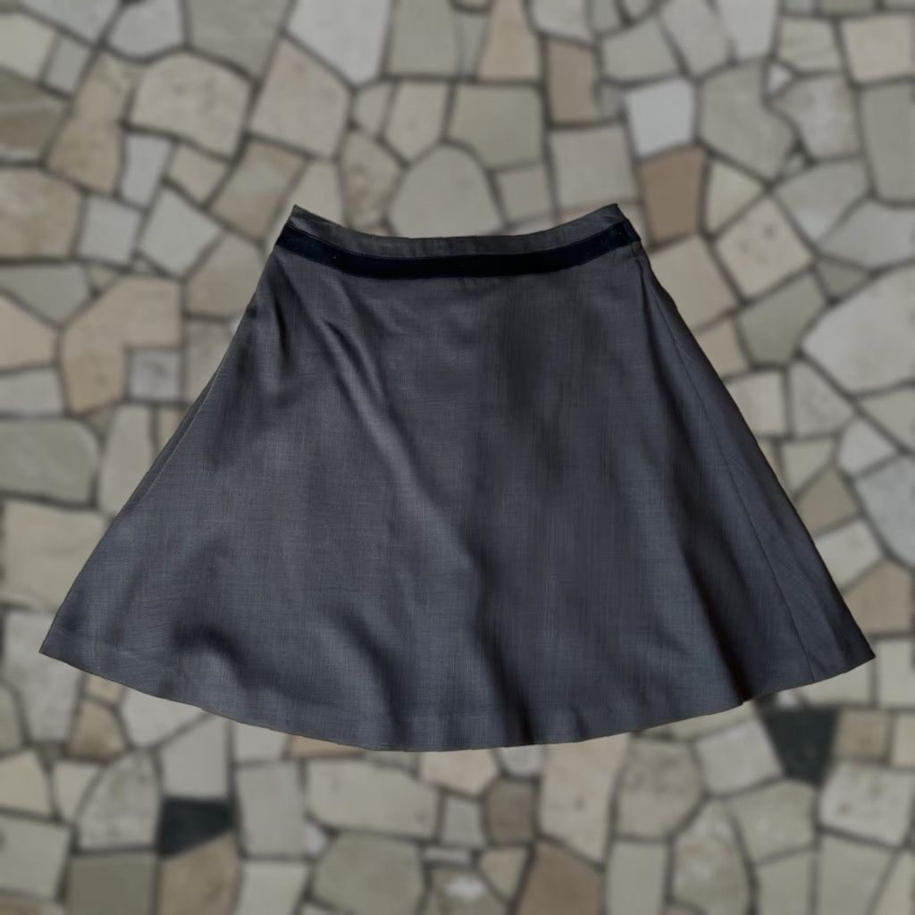 Viktor & Rolf Viktor & Rolf Brown Pleated Wool Blend Midi Skirt Women 40 Brown Wool Pleated A-Line Z ip Closure Designer Vintage No N/A Size 27" / US 4 / IT 40 - 1 Thumbnail