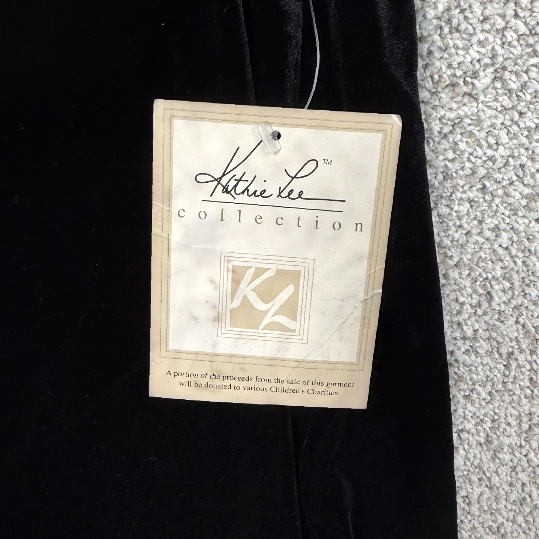 Lee VINTAGE Kathie Lee Collection Skirt M Black Velvet Midi Slim Pencil Ladies Dark Gothic Retro Slit Elastic Waist Pull On Formal Womens Size 32" / US 10 / IT 46 - 2 Thumbnail