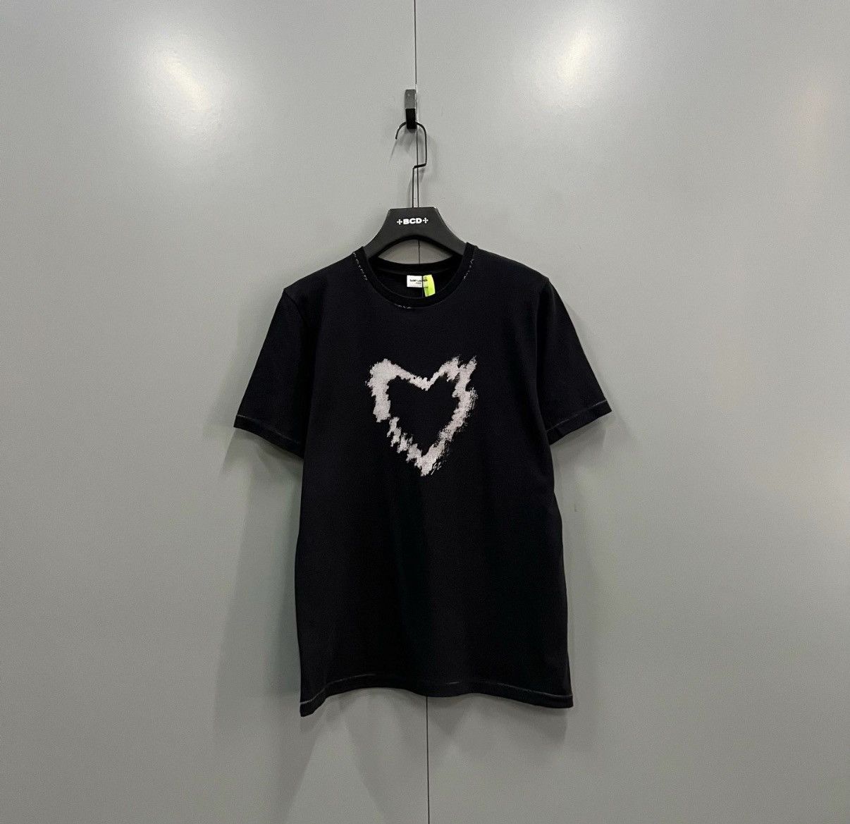 Saint Laurent Paris Saint Laurent SLP Graffiti Heart Crew Neck Short Sleeve J41 Size S / US 4 / IT 40 - 1 Thumbnail
