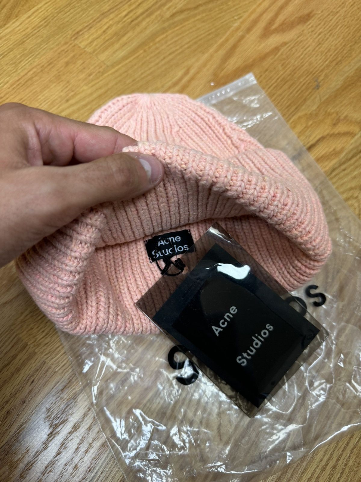 Acne Studios Acne Studios Pink Knitted Box Logo Beanie Size ONE SIZE - 2 Thumbnail