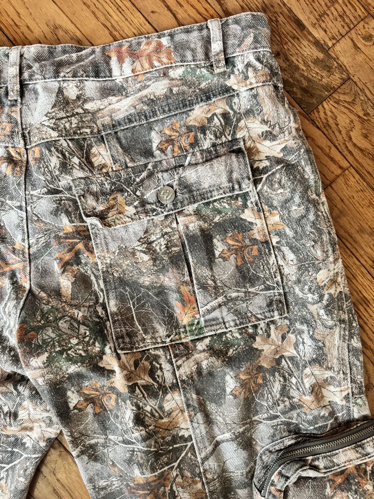 The GV Gallery Gold Vintage Real Tree Camo Cargo Pants Size US 32 / EU 48 - 3 Thumbnail