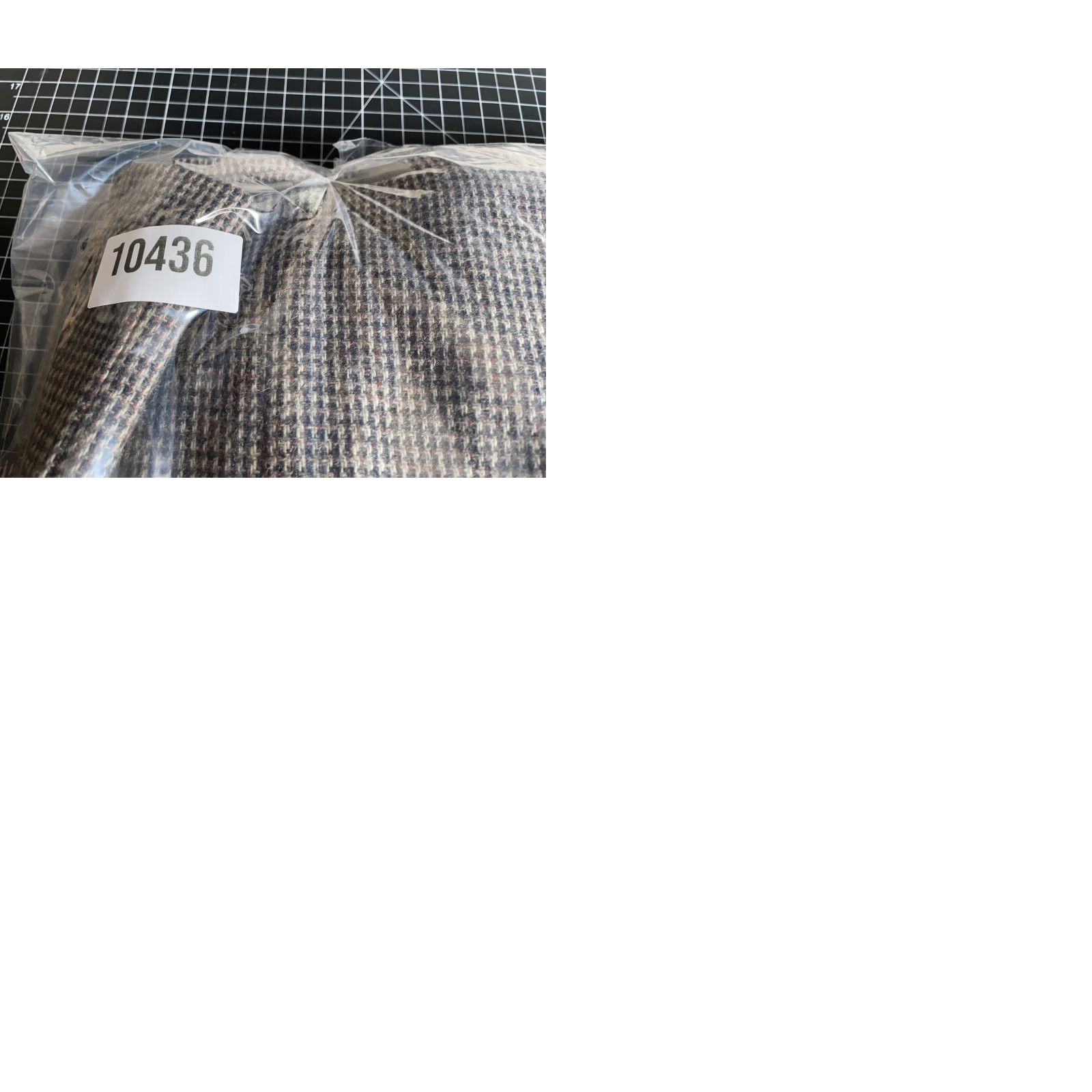 Vintage VINTAGE John Weitz Blazer Wool Tweed Gray 46R Notch Collar Three-Button Sleeves Faux Suede Elbow Patches Single-Vented Regular Mens Size 46R - 11 Thumbnail