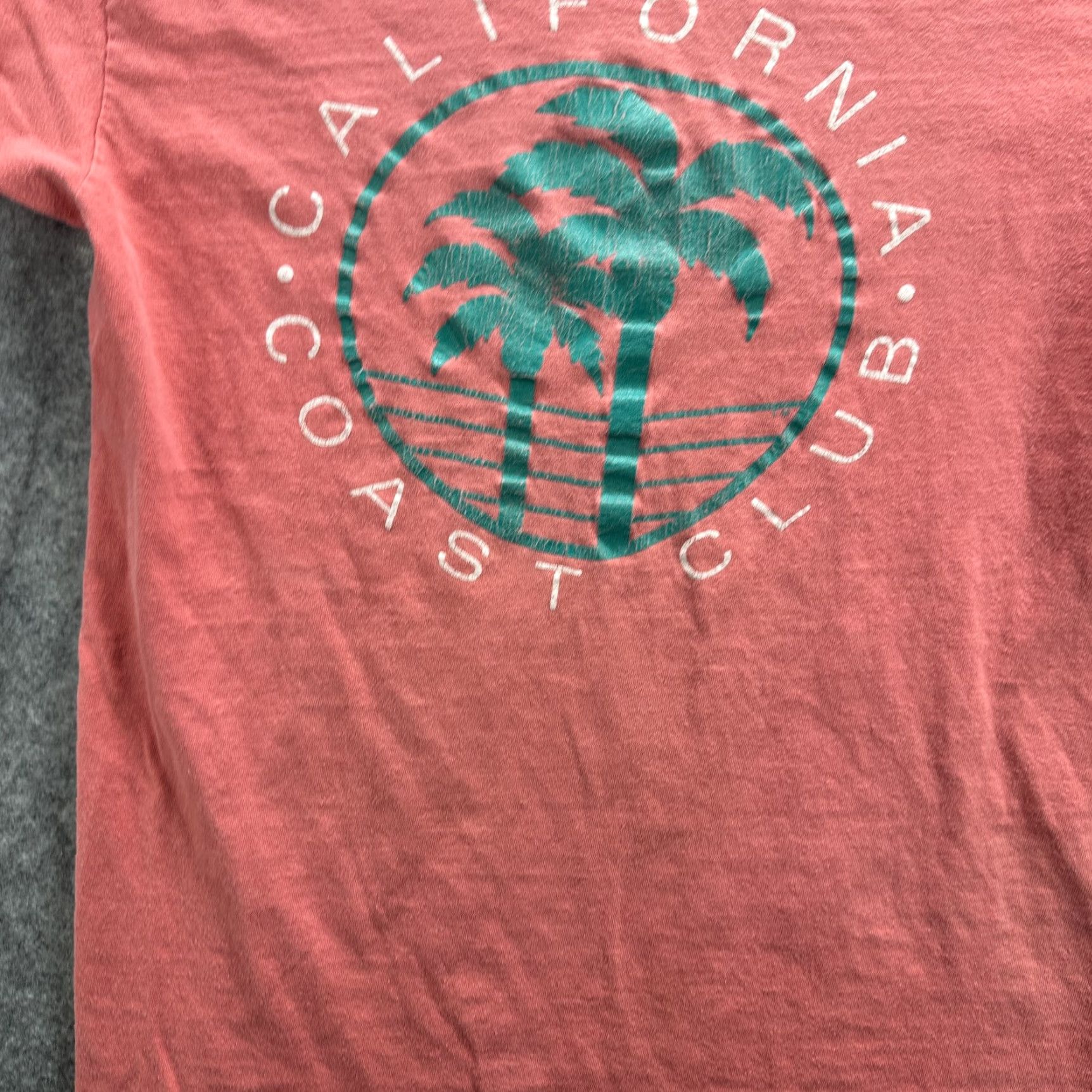 Hanes VINTAGE California Coast Club Shirt Mens Medium Pink Palm Trees Graphic 80s USA Size US M / EU 48-50 / 2 - 4 Thumbnail