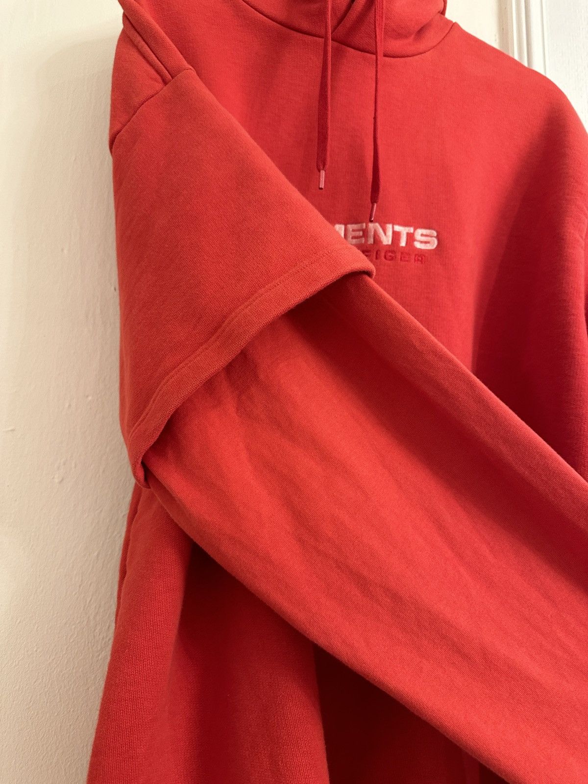 Tommy Hilfiger × Vetements Vetements x Tommy Hilfiger Layered Hoodie Size US S / EU 44-46 / 1 - 6 Thumbnail