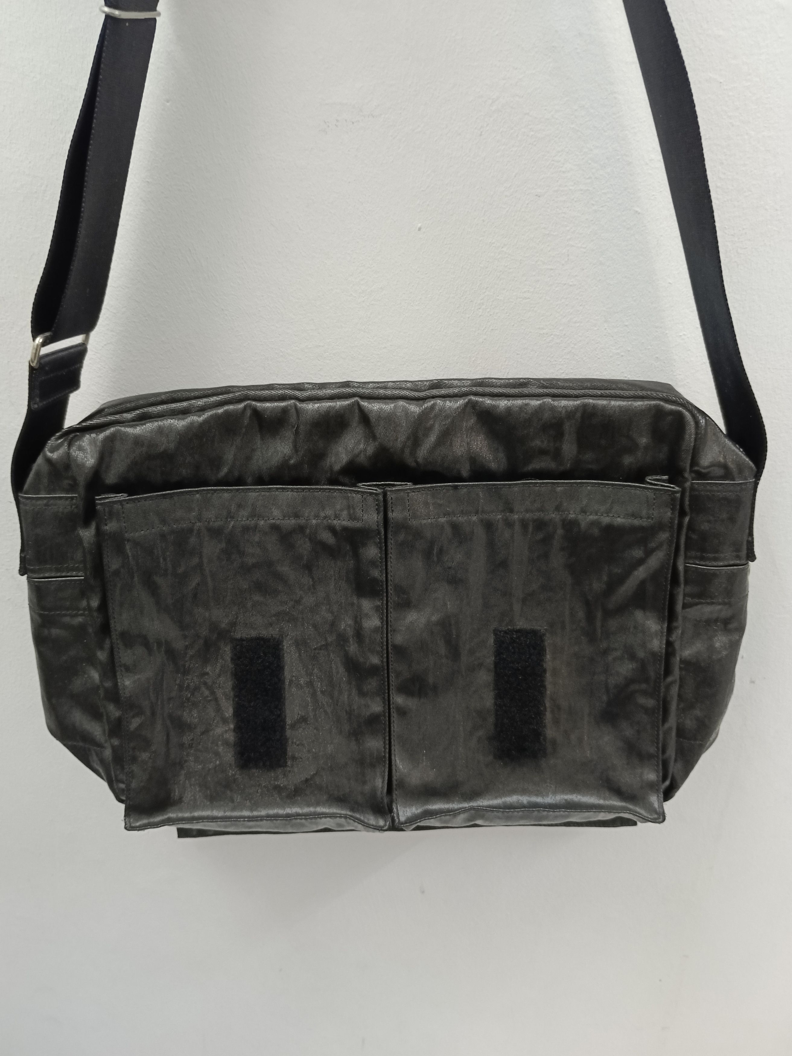 Porter Porter Yoshida SHINE Series PVC Coating Messenger Bag Size ONE SIZE - 5 Thumbnail