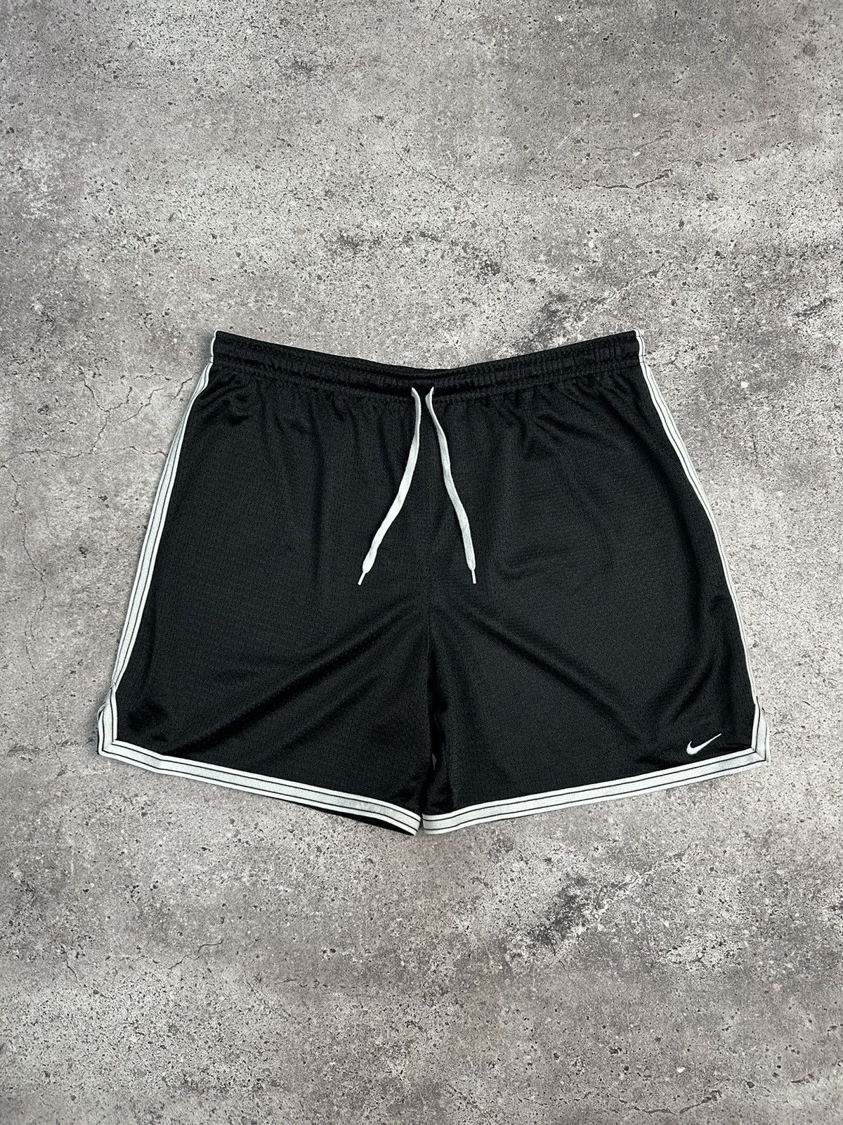 Other VINTAGE NIKE Y2K MESH SHORTS EMBROIDERED SWOOSH BLACK 90s Size US 33 - 1 Thumbnail