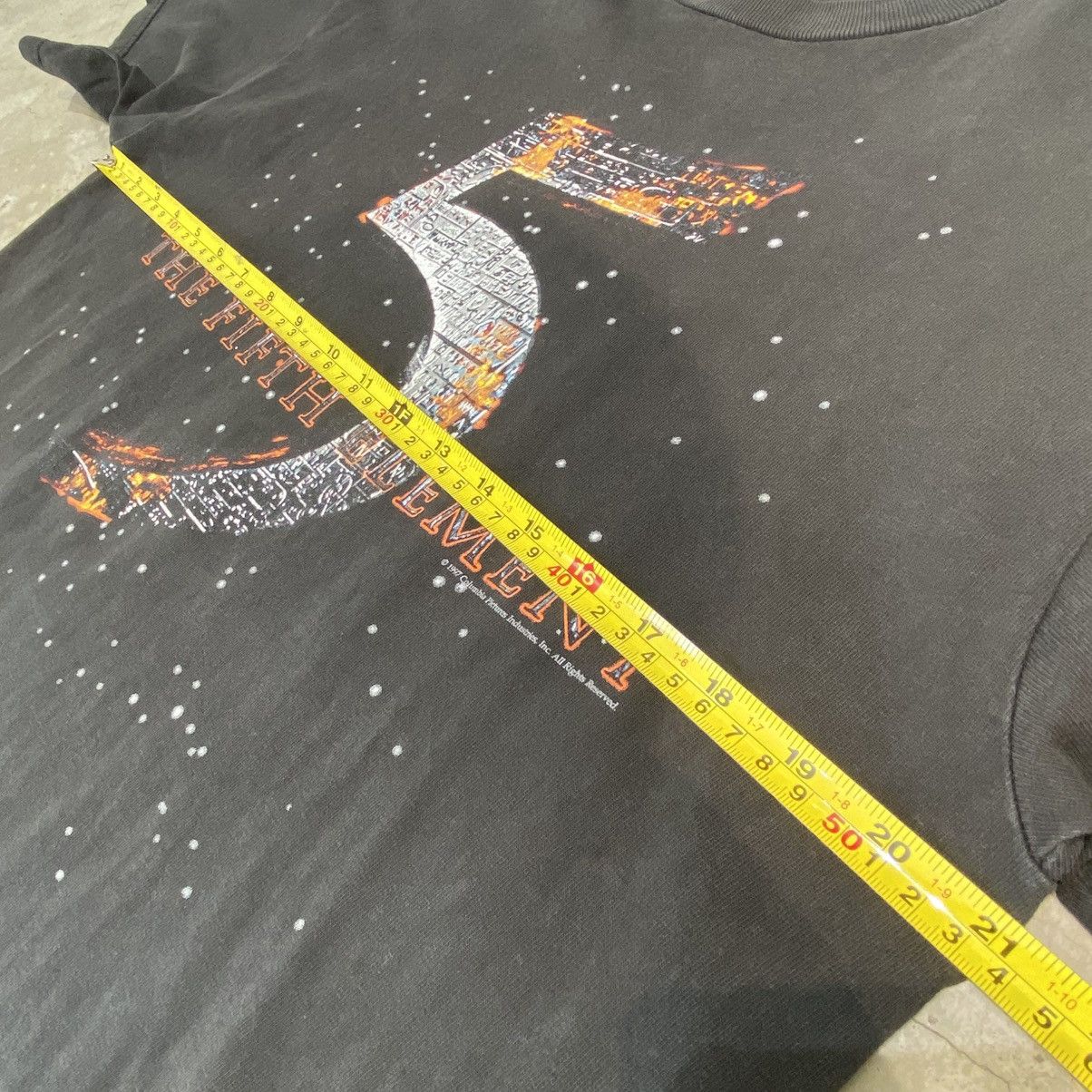 Vintage Vintage 90s Fifth Element Luc Besson Movie Promo Tee 1997 Size US L / EU 52-54 / 3 - 7 Thumbnail