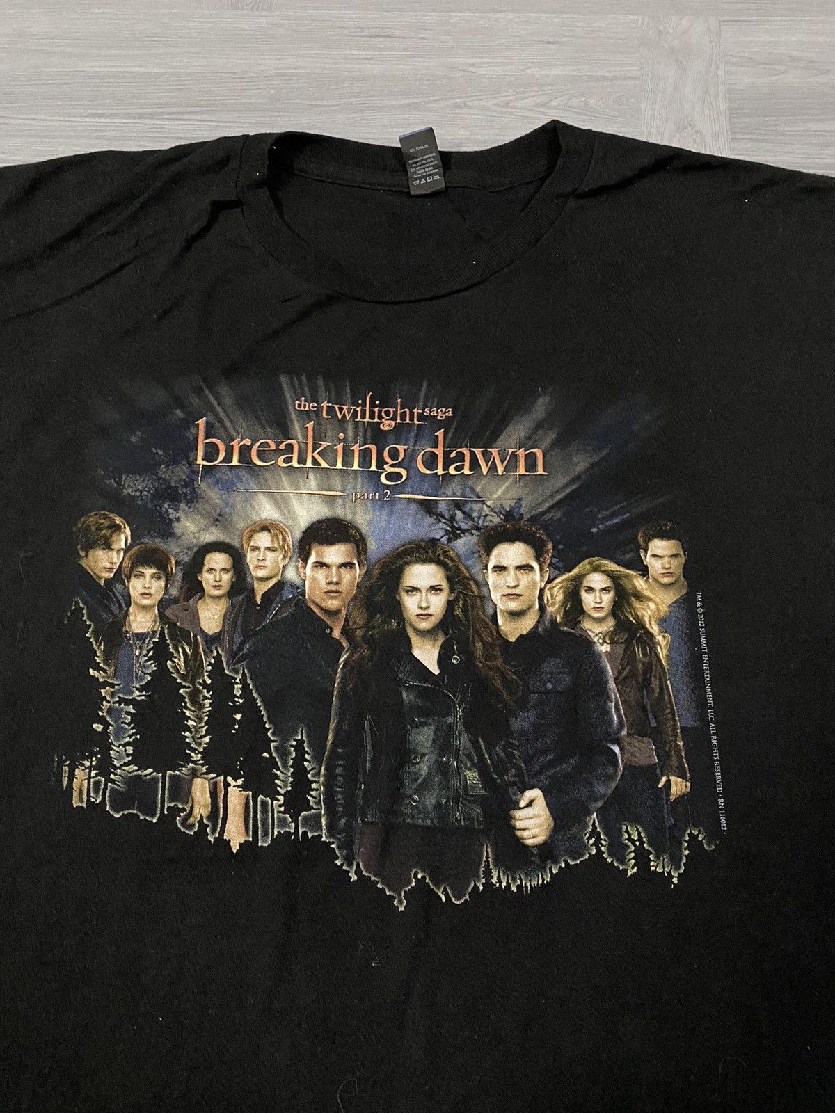 Vintage Vintage 2012 The Twilight Saga Breaking Dawn shirt Size US XL / EU 56 / 4 - 5 Thumbnail