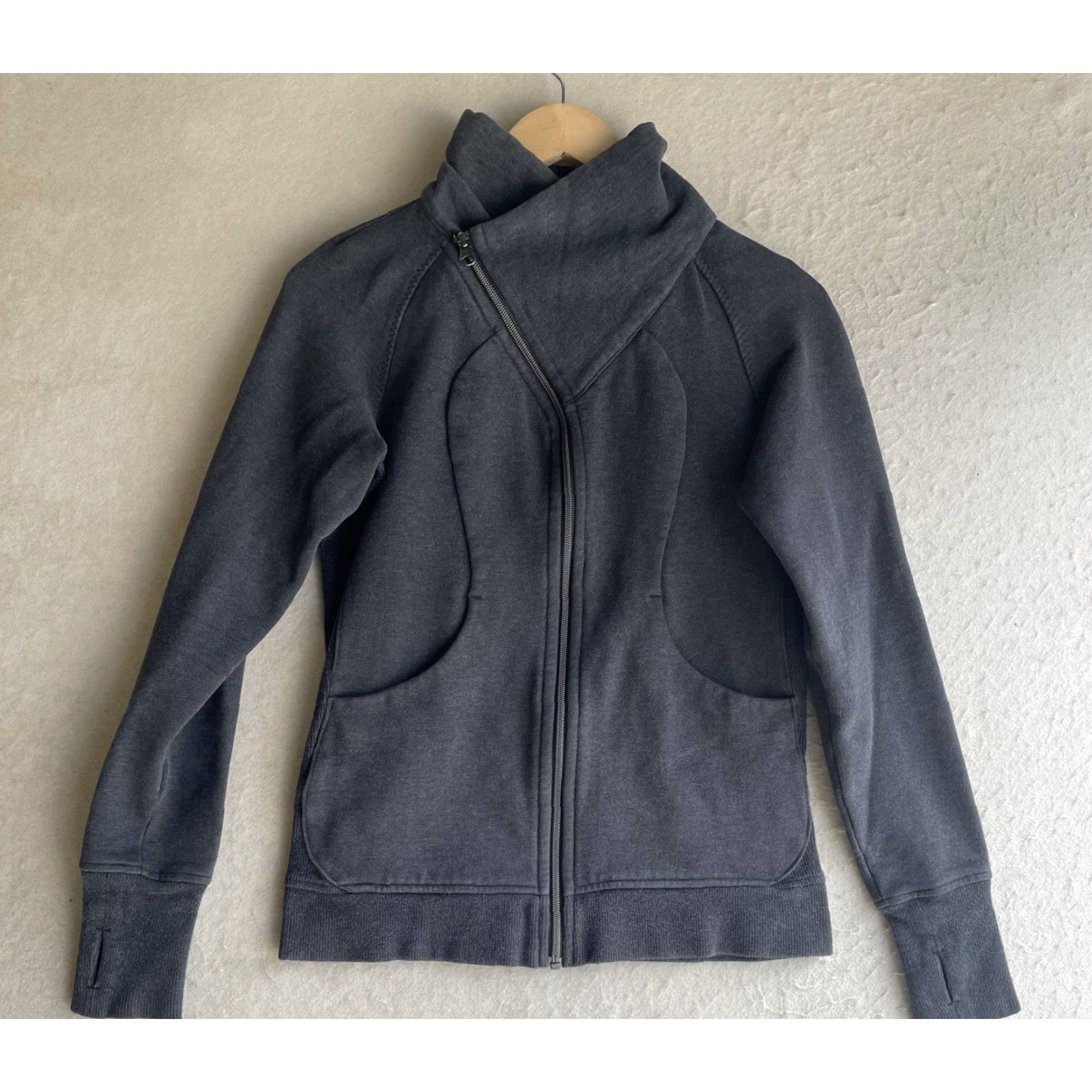 Lululemon Lululemon Jacket Womens Gray Athletic Size S Winter Turtle Neck Zip Up Basic Jacket Women Fans Size S / US 4 / IT 40 - 2 Thumbnail