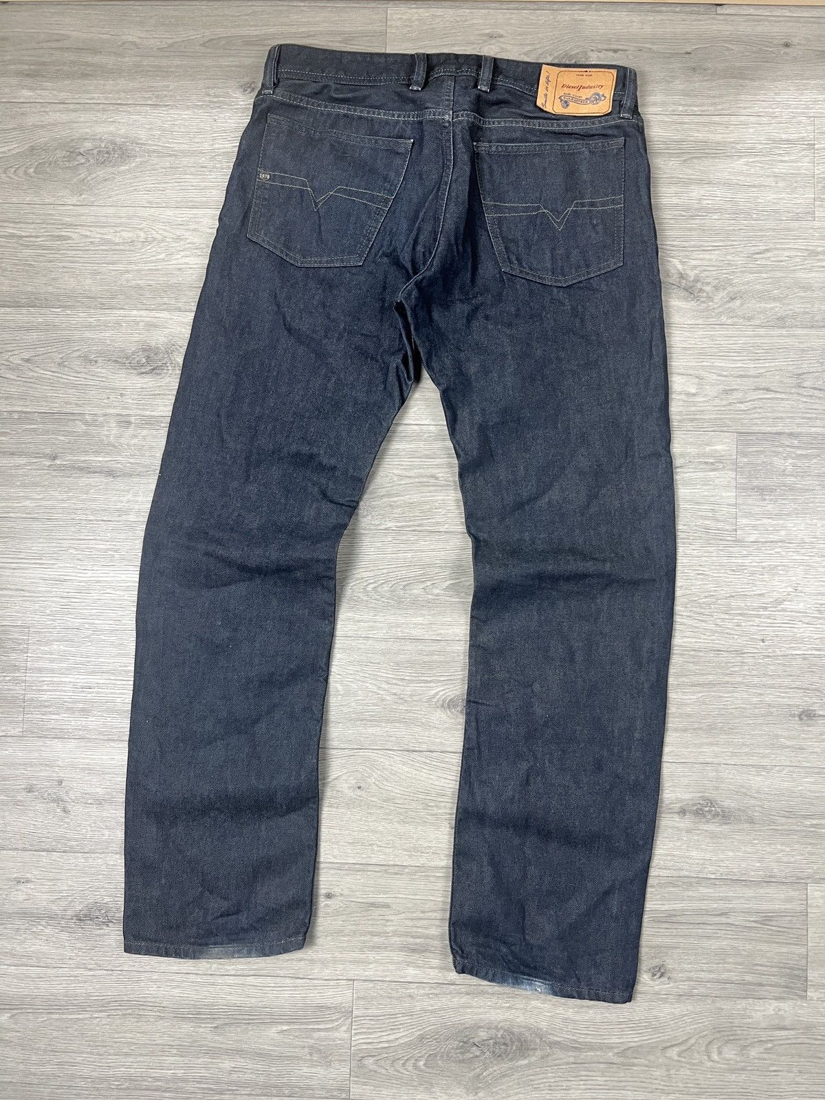 Diesel Vintage Diesel men’s regular straight jeans size 32/32 Size US 32 / EU 48 - 3 Thumbnail