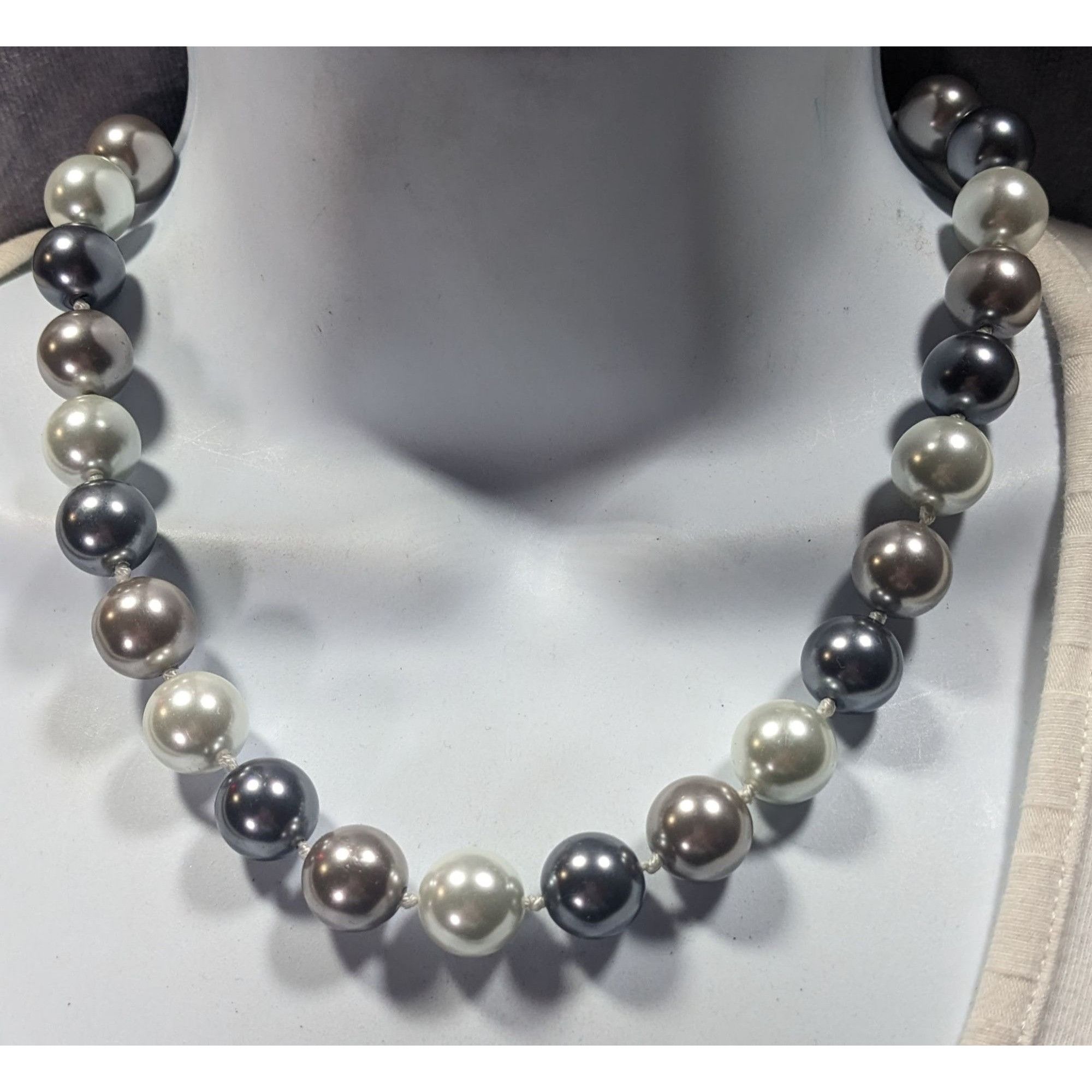 Other Elegant Glam Faux Pearl Silver Tone Necklace With Rhinestone Size ONE SIZE - 2 Thumbnail